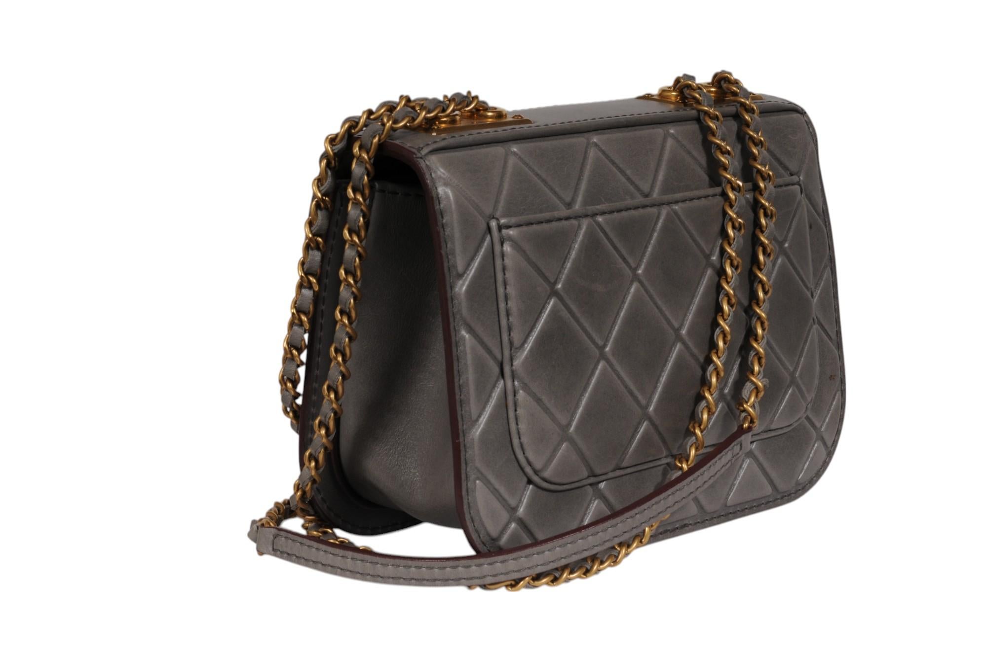 Chanel Mini Flap Bag Grey Debased Aged Calfskin CC Logo Gold Hardware Cross en vente 2