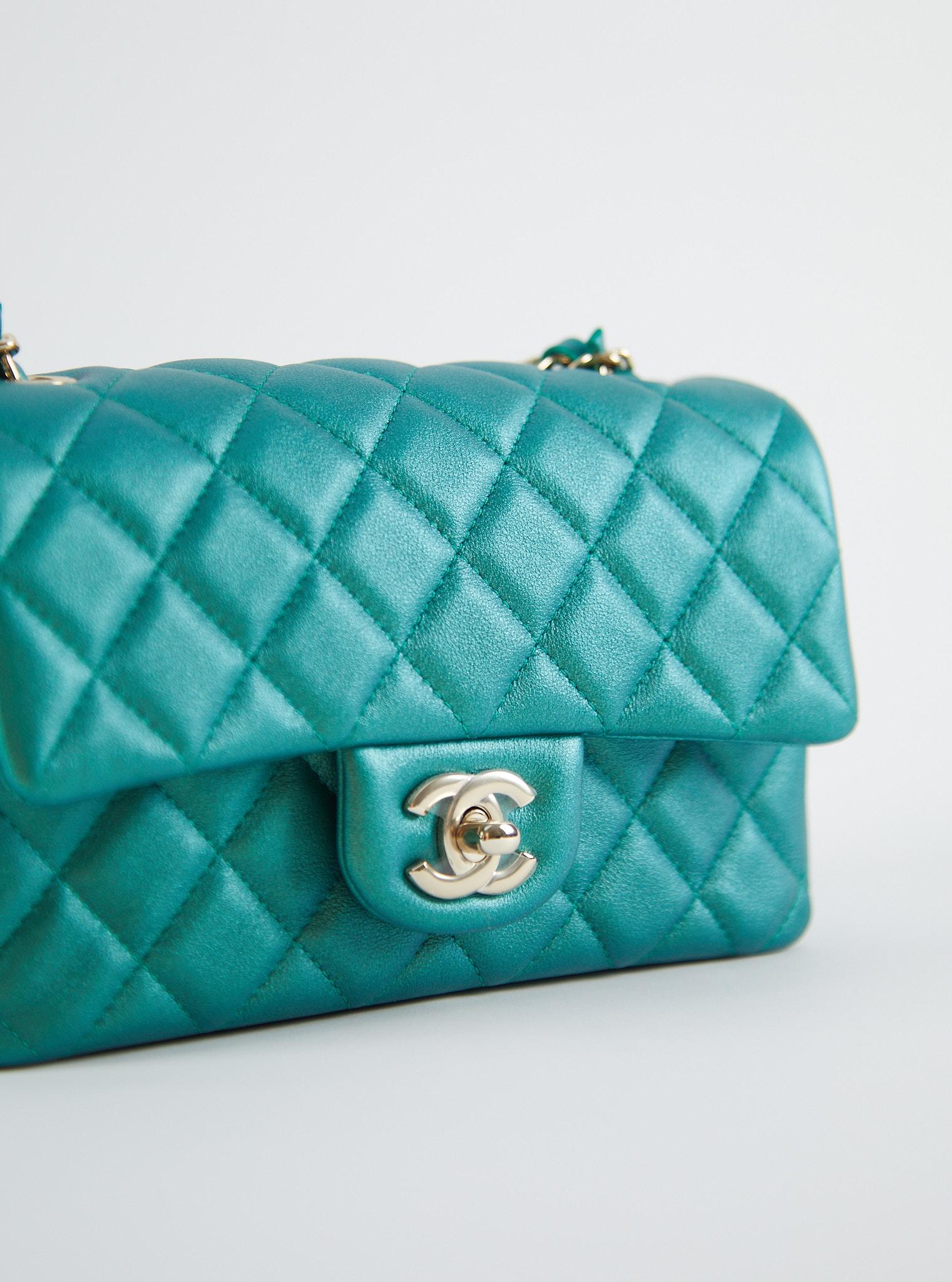 CHANEL MINI FLAP BAG PEARLESCENT GREEN Lambskin Leather with Champagne Hardware In New Condition In London, GB