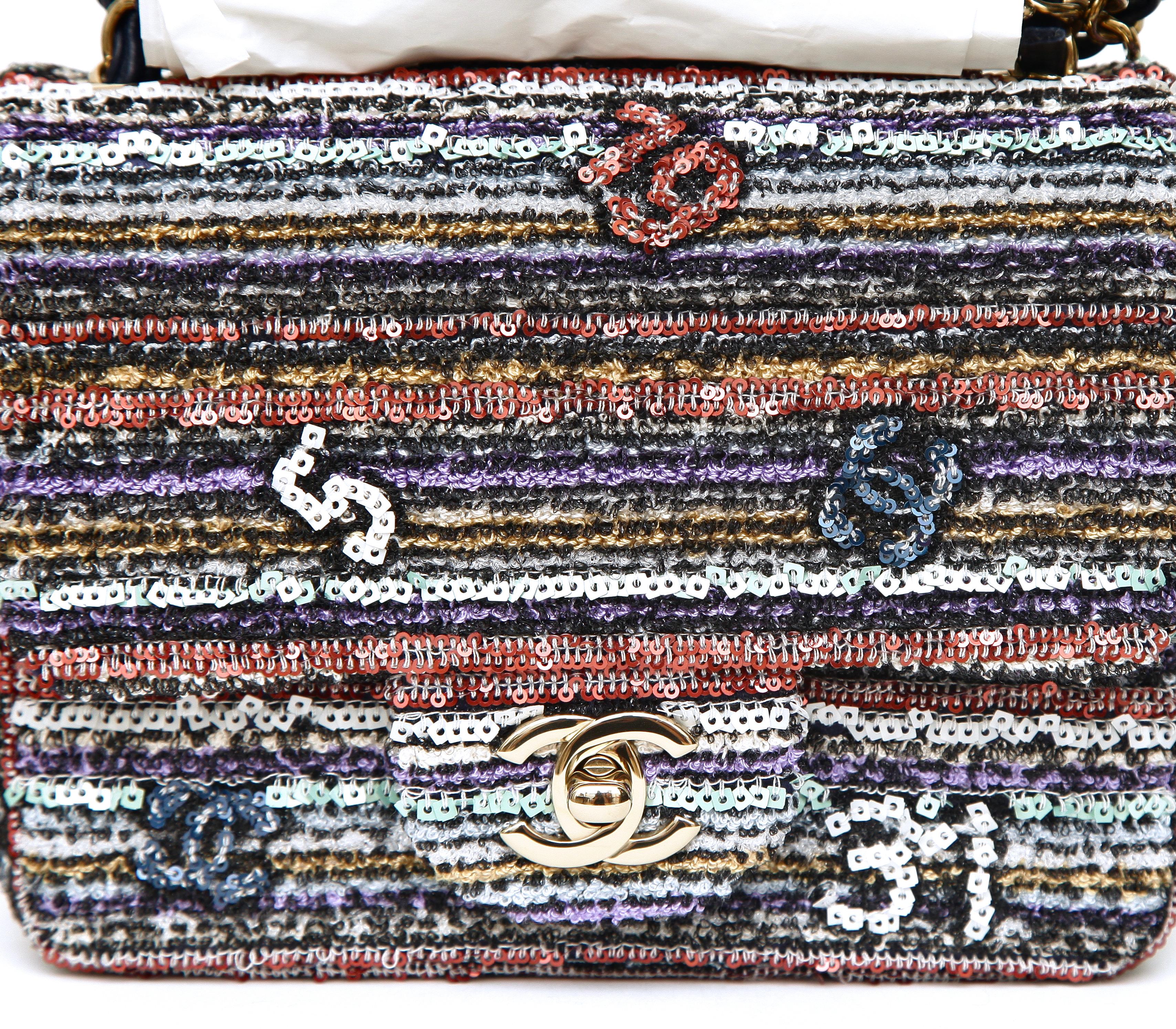 
GUARANTEED AUTHENTIC CHANEL 23C MINI FLAP BAG SEQUINS & MIXED FIBERS


Details:
- Multicolor sequins and mixed fibers exterior.
- Flap front, shiny gold CC turn lock closure.
- Gold chain and navy leather shoulder strap, looks great doubled or