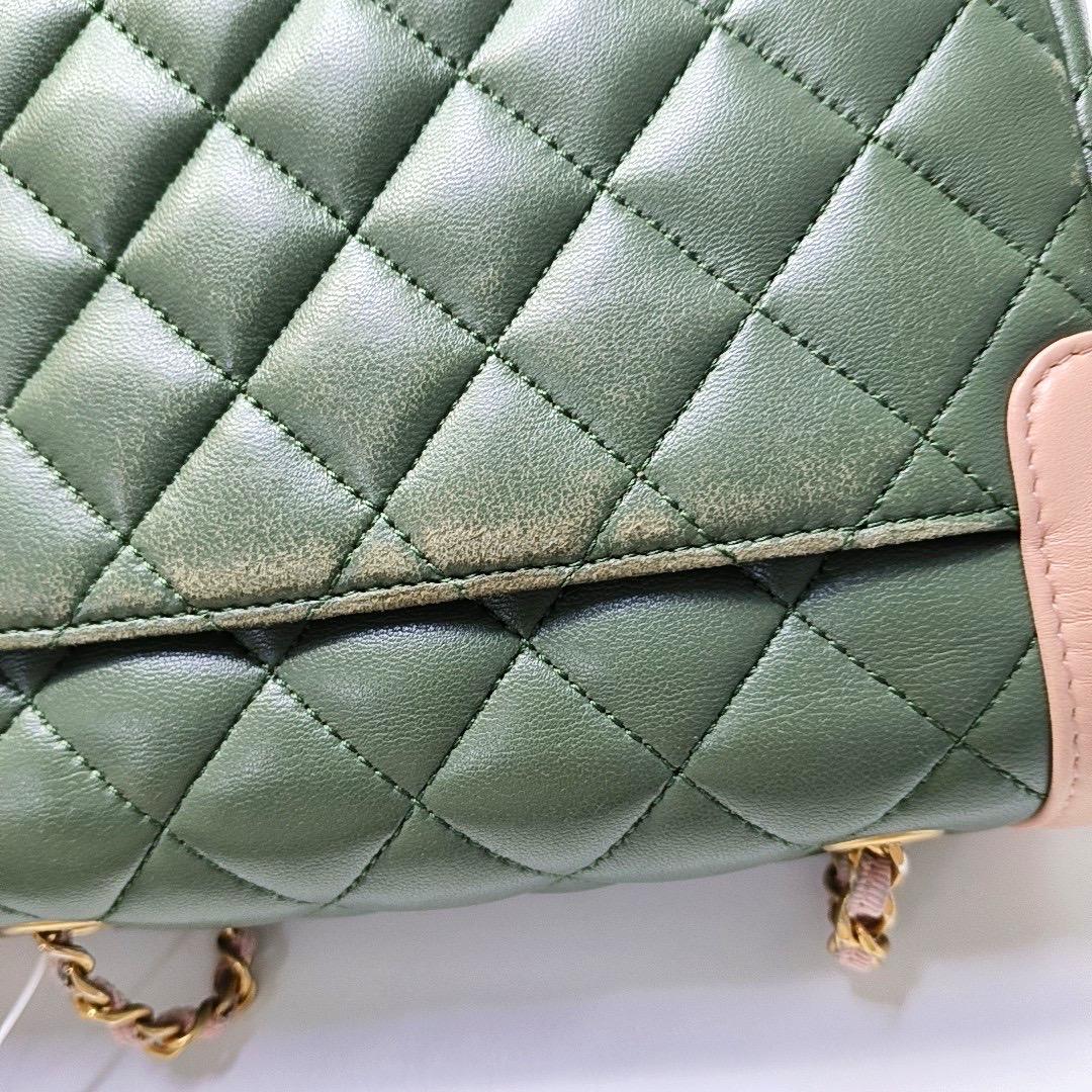 Chanel Mini Flap Green Lambskin Pink Edges Crossbody Bag en vente 7