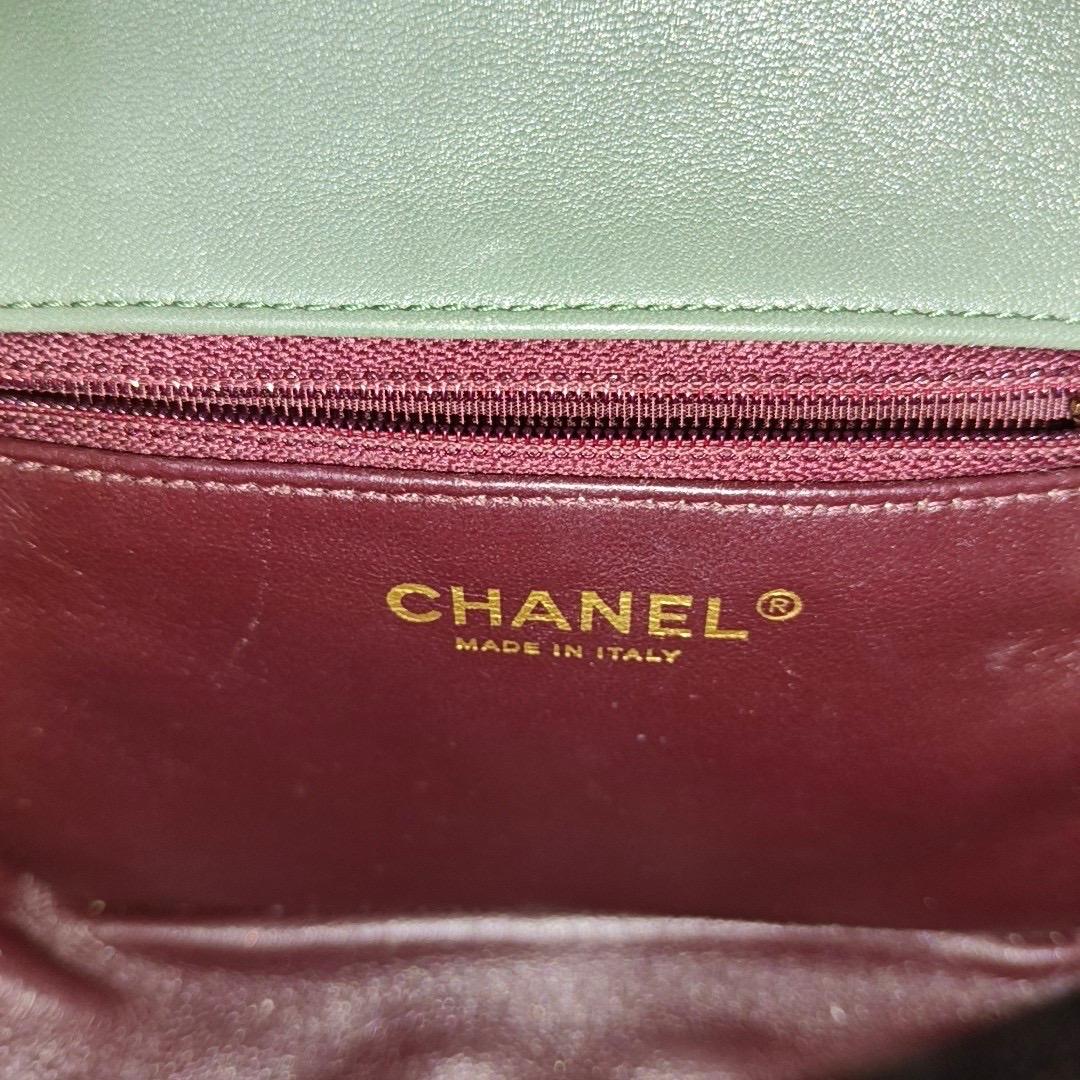 Chanel Mini Flap Green Lambskin Pink Edges Crossbody Bag en vente 9
