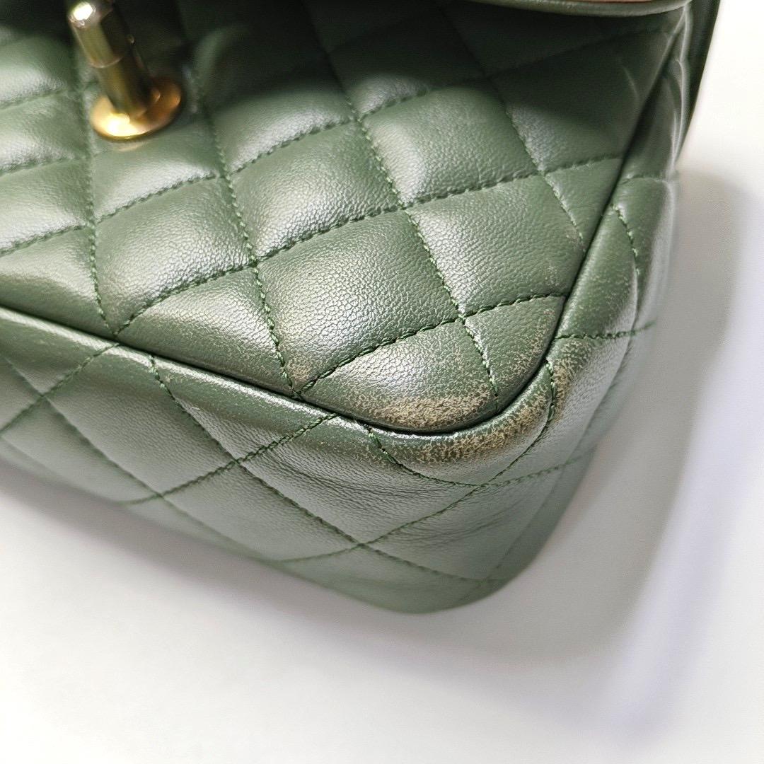 Chanel Mini Flap Green Lambskin Pink Edges Crossbody Bag en vente 10