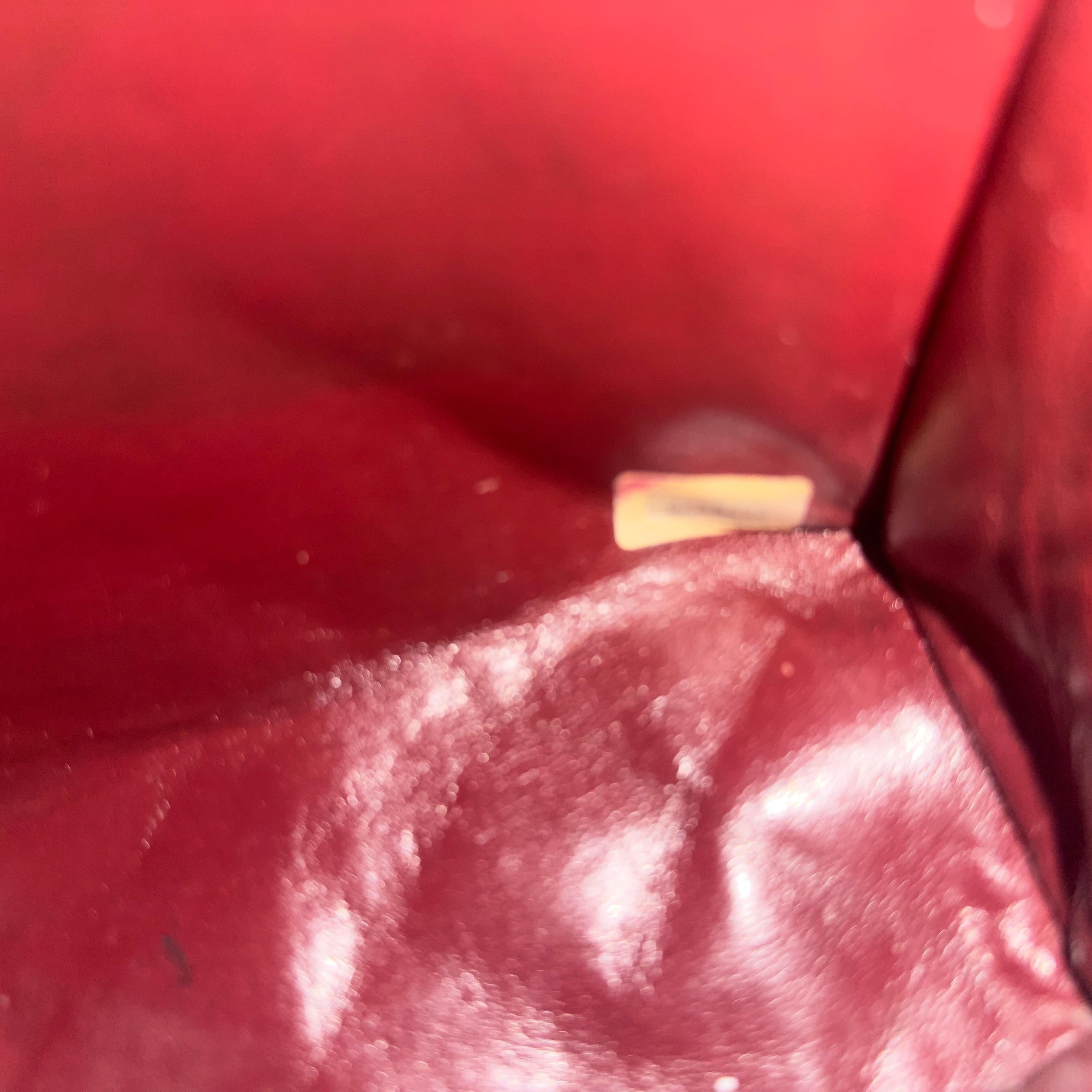 CHANEL – Mini Flap in Pelle Nera con Logo CC Dorato Oversize (Anni ’80) in vendita 11