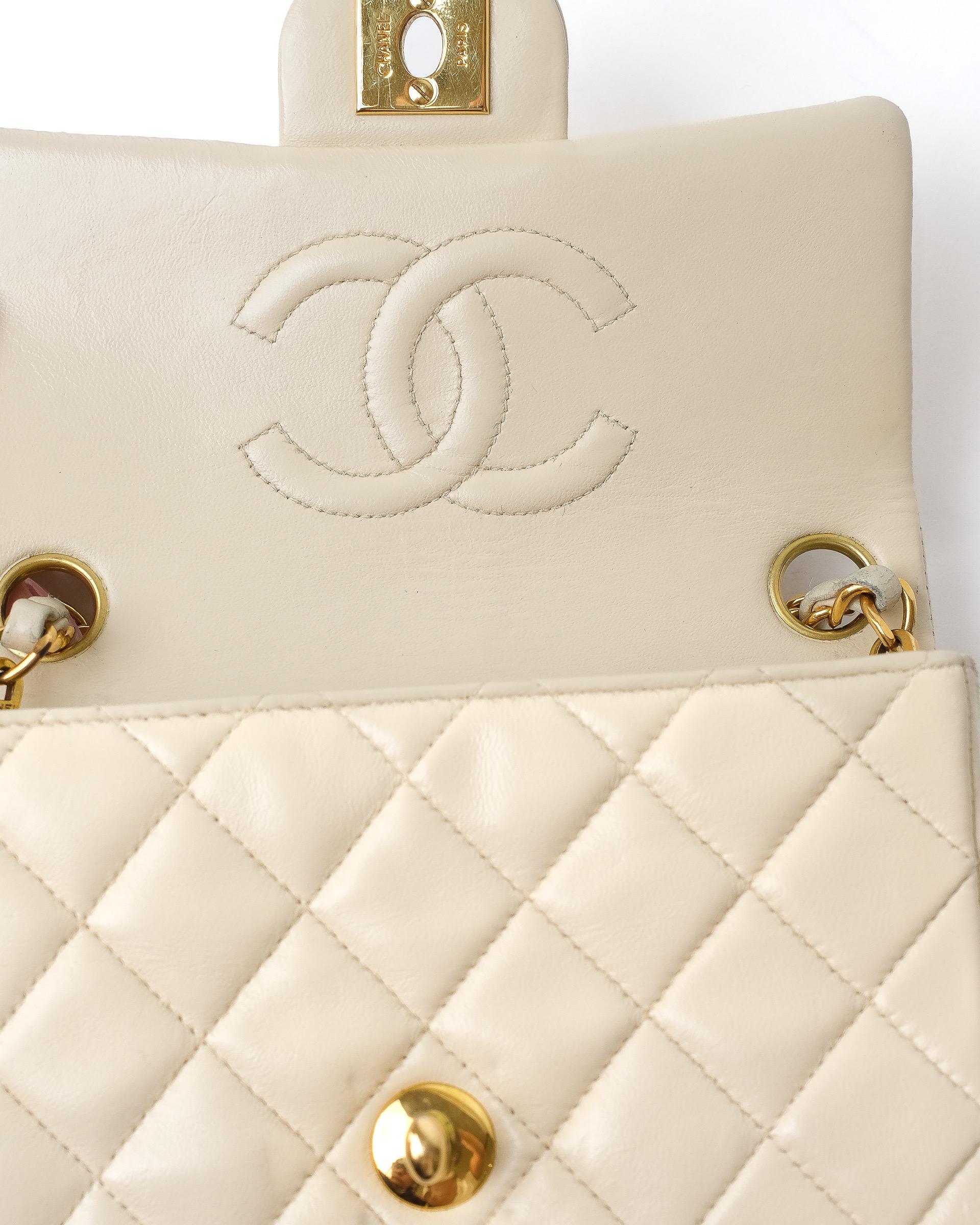 Chanel Mini Flap Timeless Crema en vente 8
