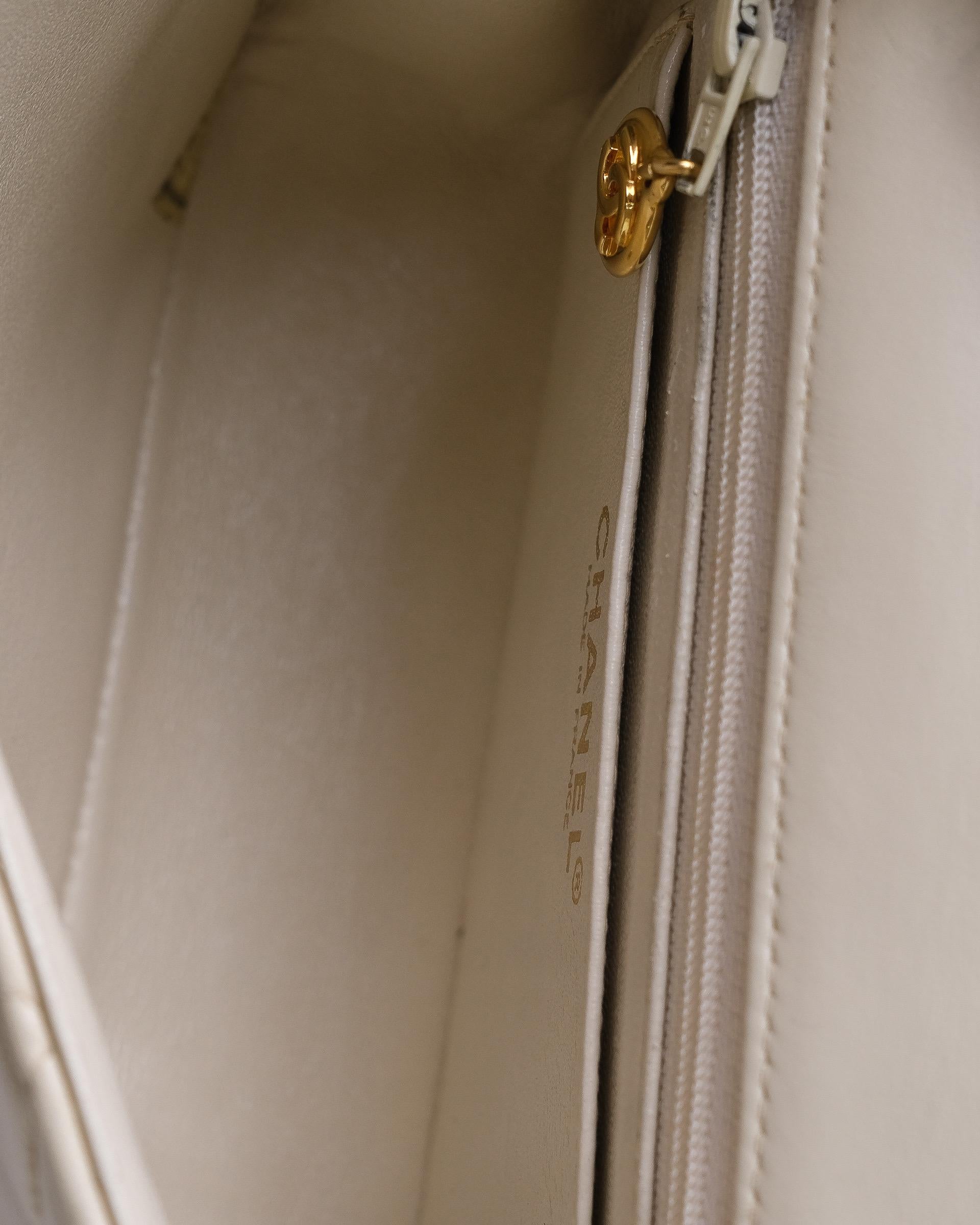 Chanel Mini Flap Timeless Crema en vente 9