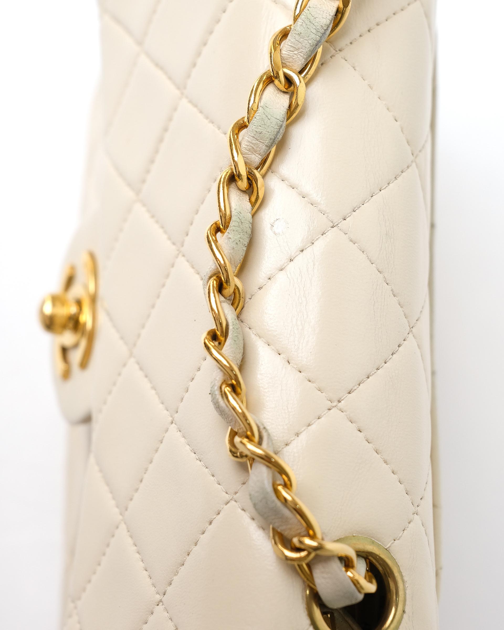 Chanel Mini Flap Timeless Crema Pour femmes en vente