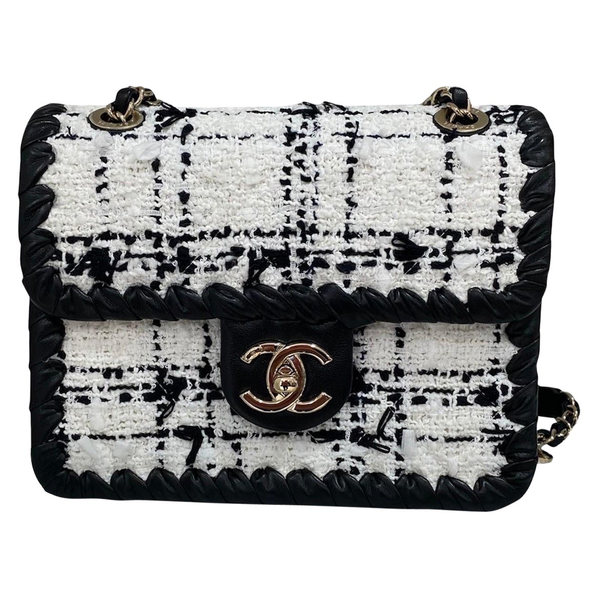 Chanel Mini-Klappenklappe aus Tweed in Weiß und Schwarz