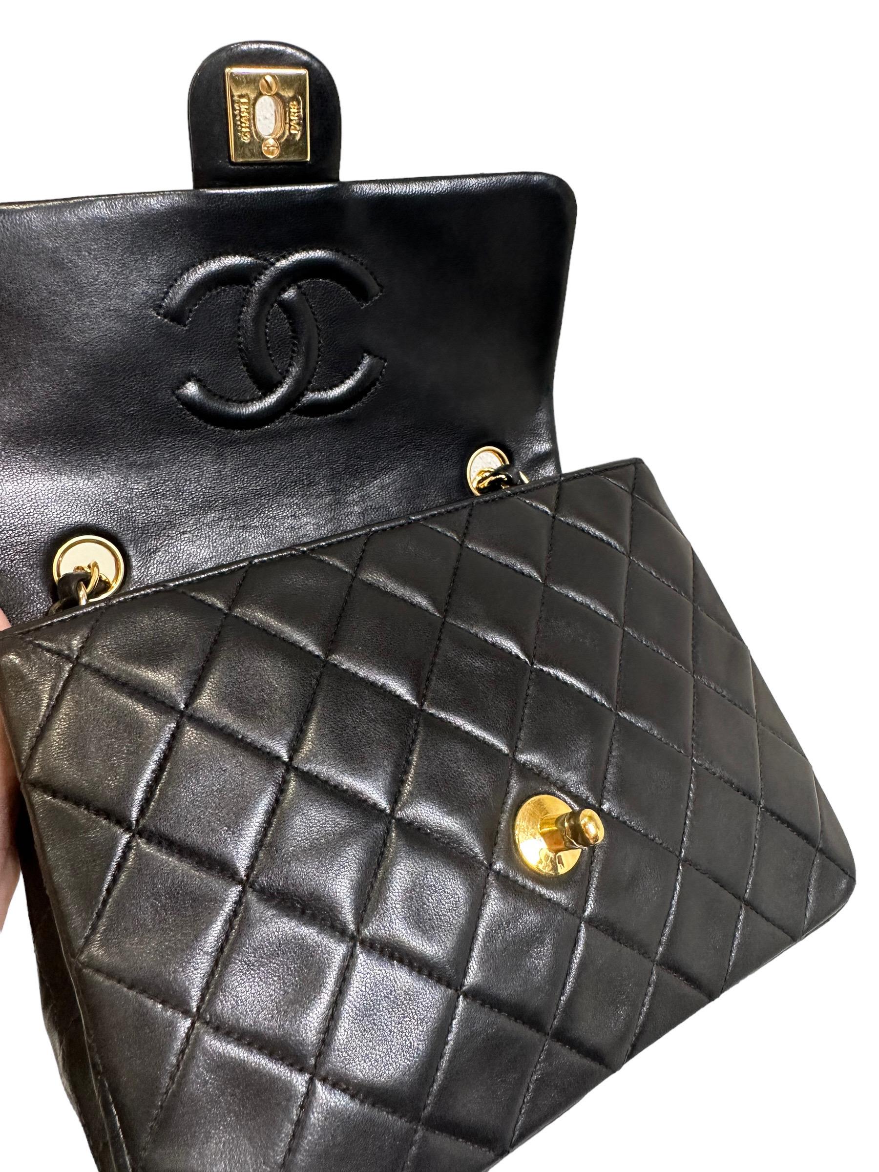 Chanel Mini Flap Vintage Borsa A Tracolla Pelle Liscia Nera 1991 en vente 9