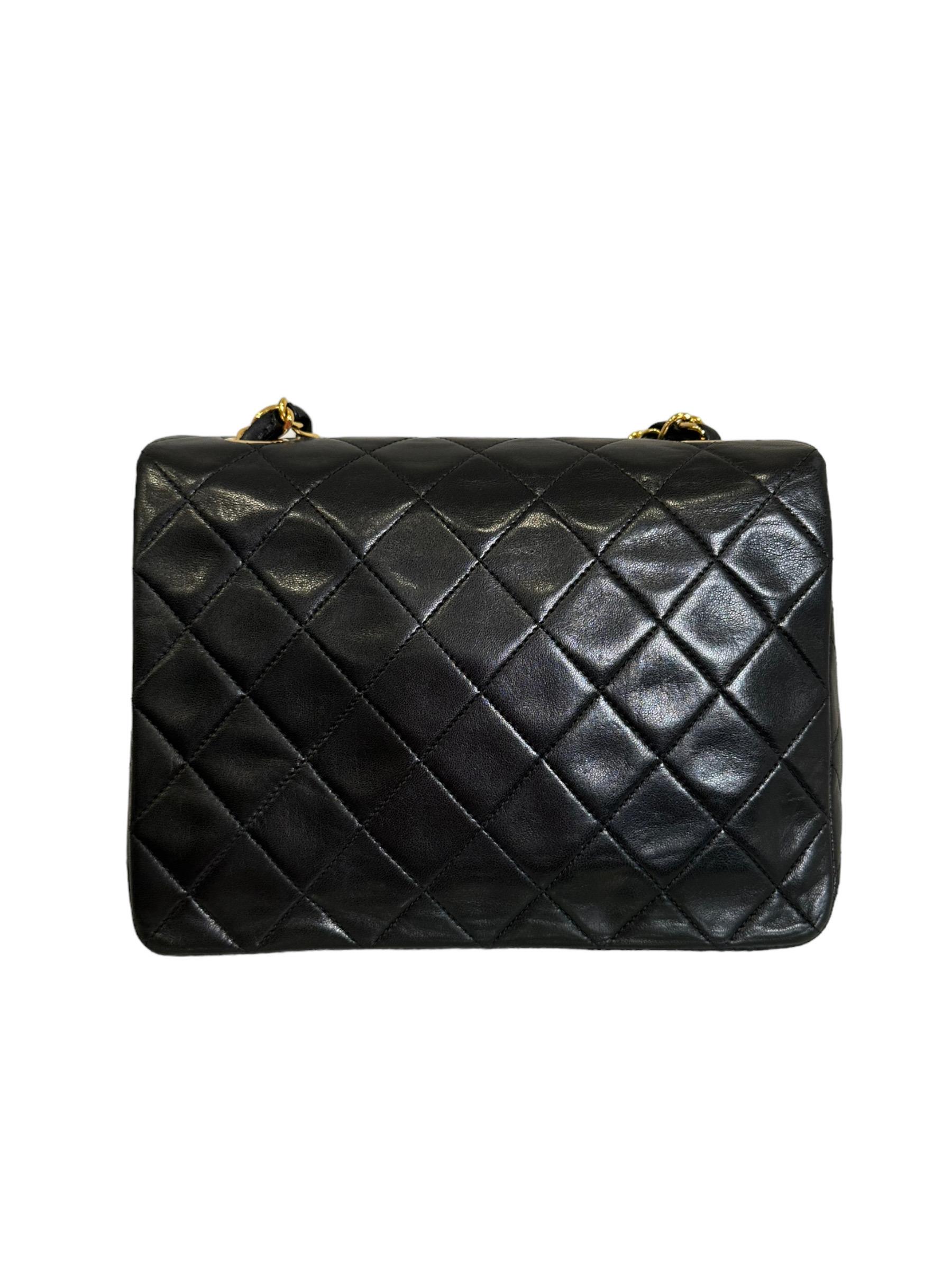 Chanel Mini Flap Vintage Borsa A Tracolla Pelle Liscia Nera 1991 en vente 2