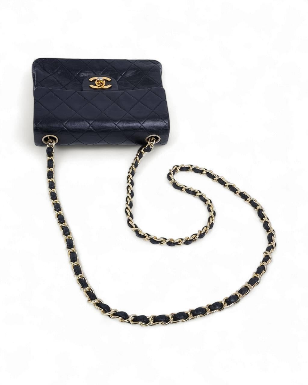 Chanel Mini Flap Vintage Negro 90s en venta 10