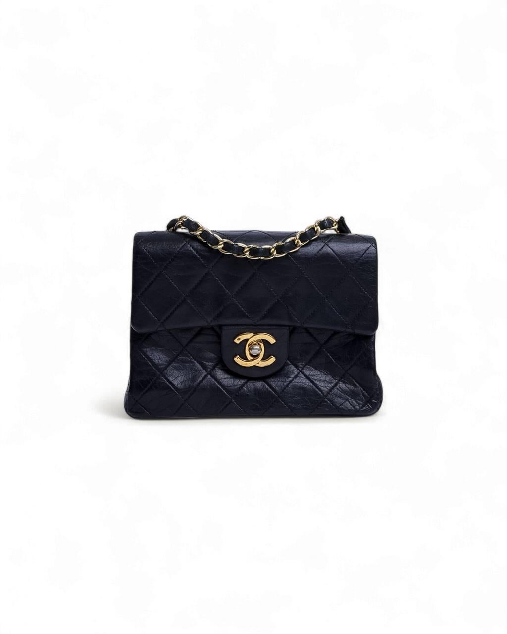 De las mujeres Chanel Mini Flap Vintage Negro 90s en venta