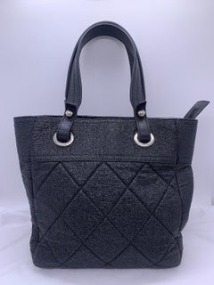 CHANEL Mini Paris Biarritz Tote Bag Schwarzes beschichtetes Segeltuch Kalbsleder Silber HW