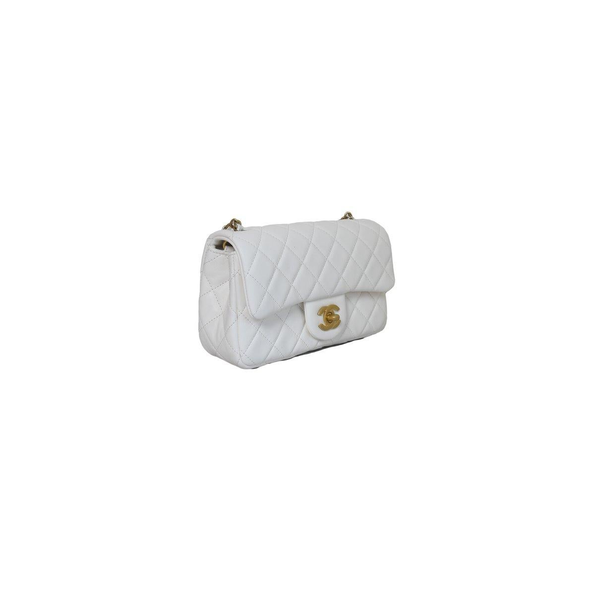 Chanel Mini Rectangular Flap Bag With Pearl Crush Chain White


Condition: Brand New

Dimension: 4.7 x 7.8 x 2.3 in

Accompanied by: This item comes with all accessories