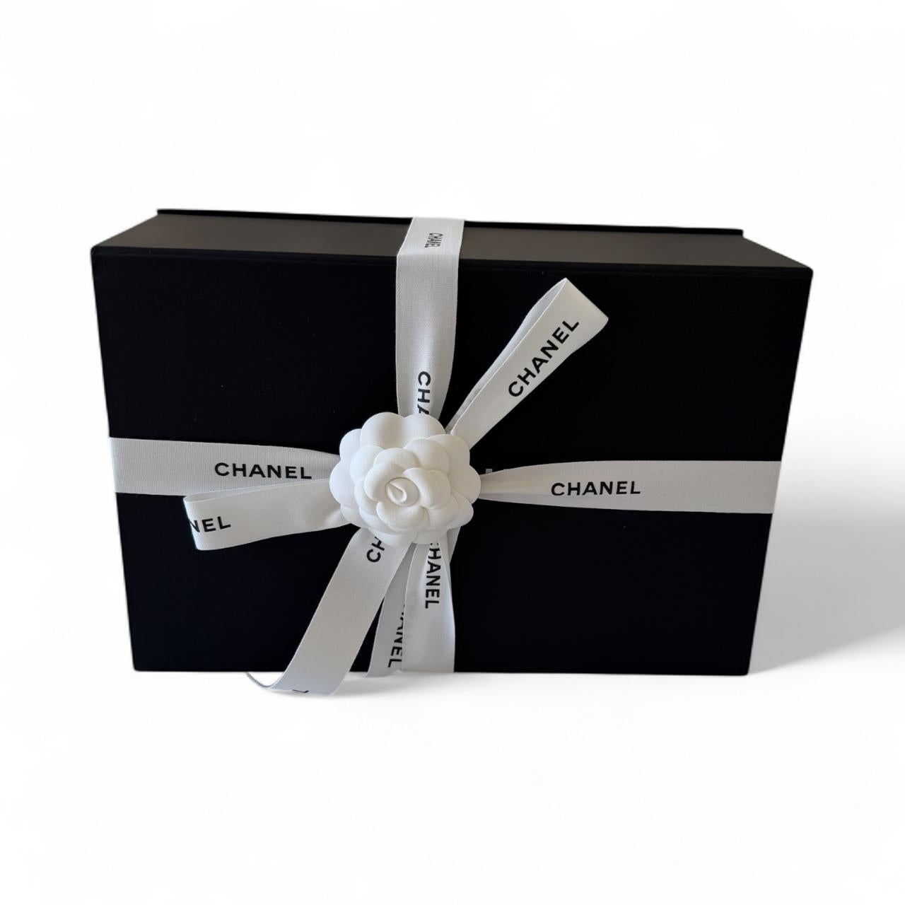 Chanel Mini sac à rabat en shearling Cuir d'agneau brun Quincaillerie en or brossé Fourrure Coco Chanel en vente 10