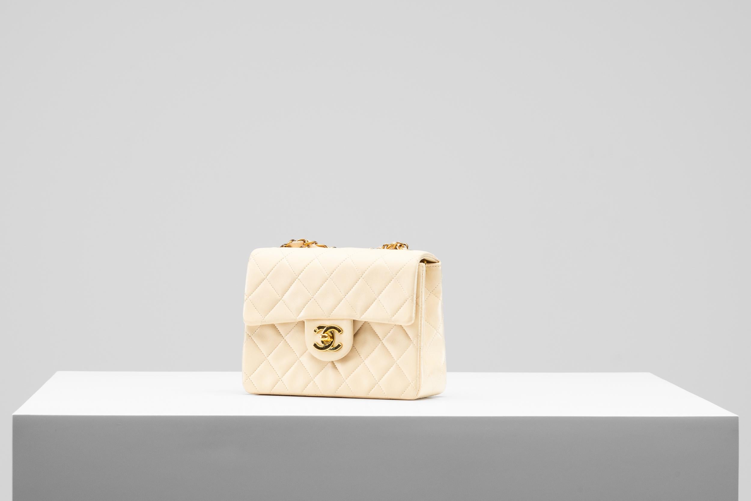 Chanel Mini Square Beige Clair Lambskin Vintage Flap Bag In Good Condition In Roosendaal, NL