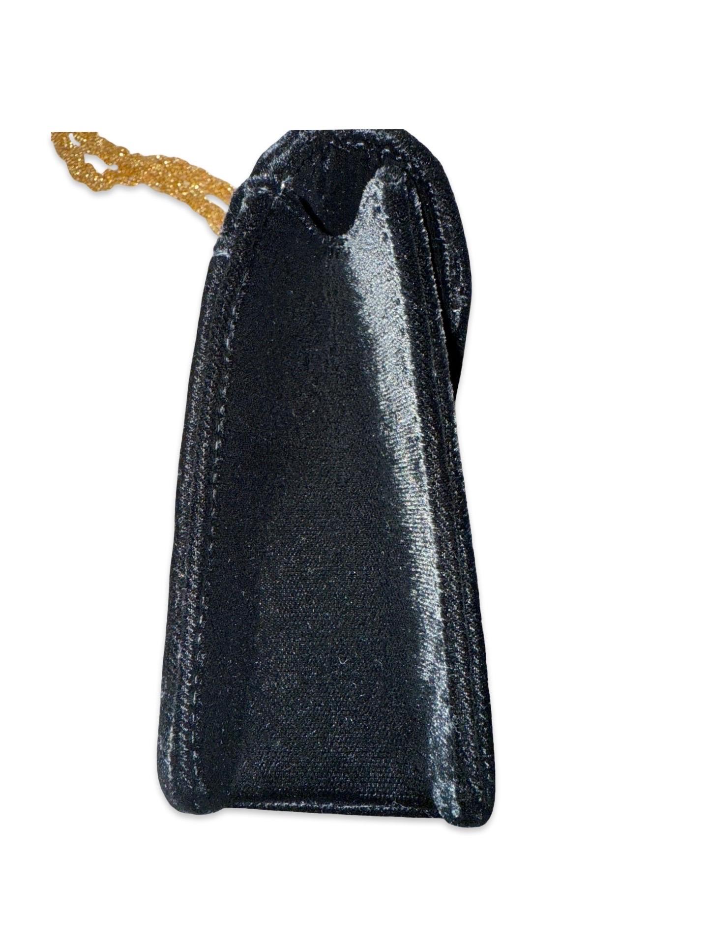 Chanel mini sac à bandoulière carré en velours noir à rabat classique en vente 6