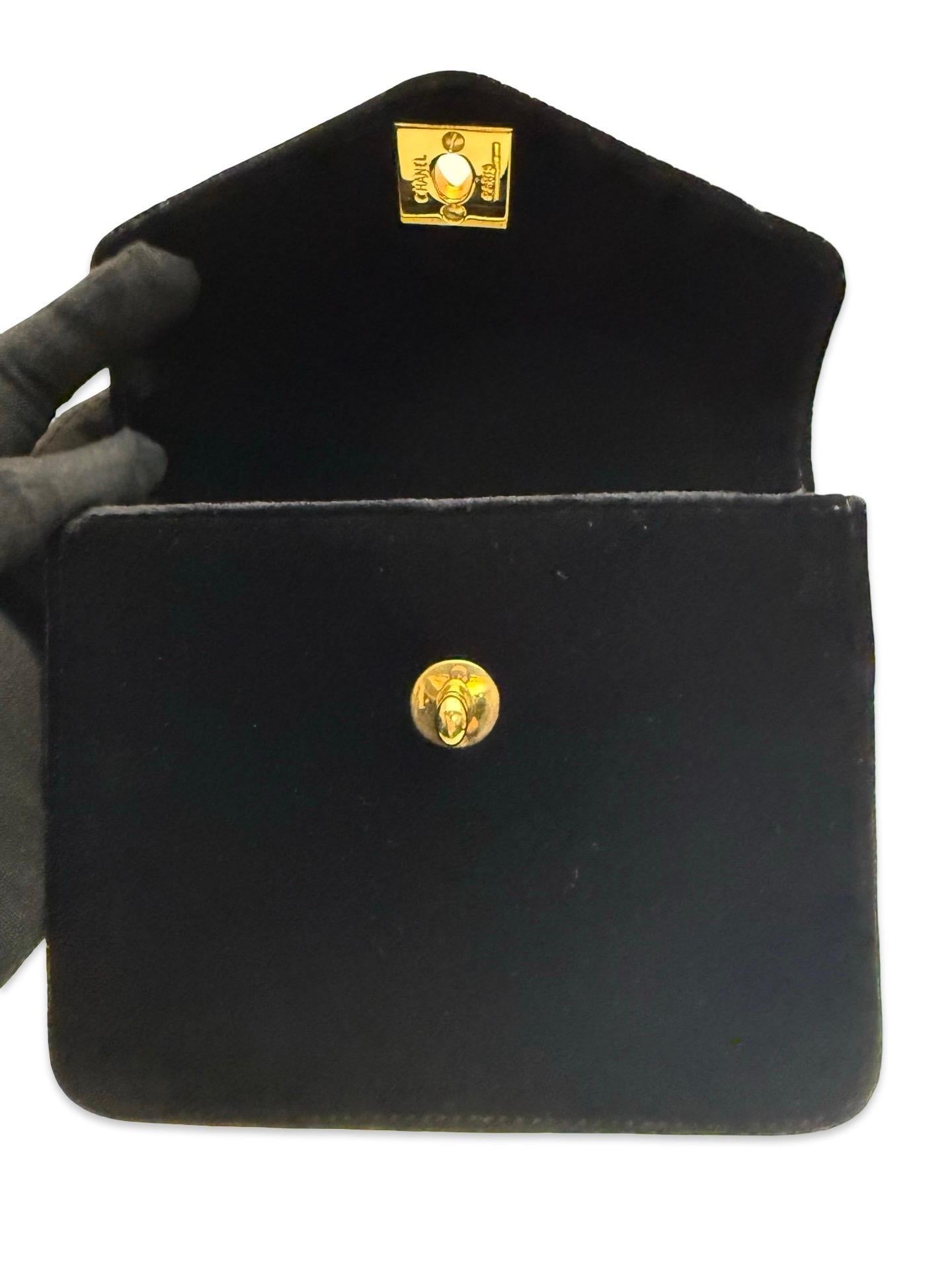 Chanel mini sac à bandoulière carré en velours noir à rabat classique en vente 2