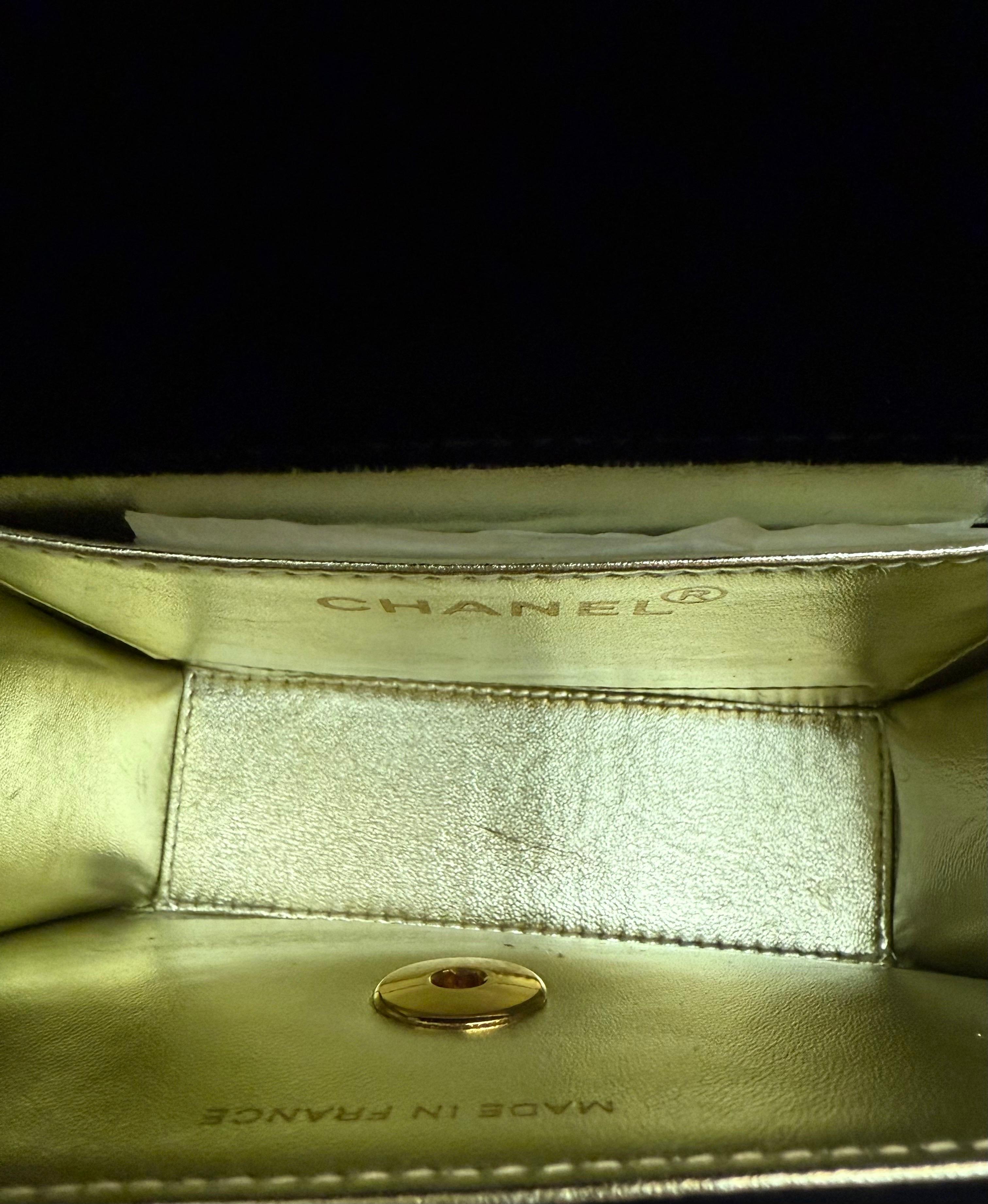 Chanel mini sac à bandoulière carré en velours noir à rabat classique en vente 4