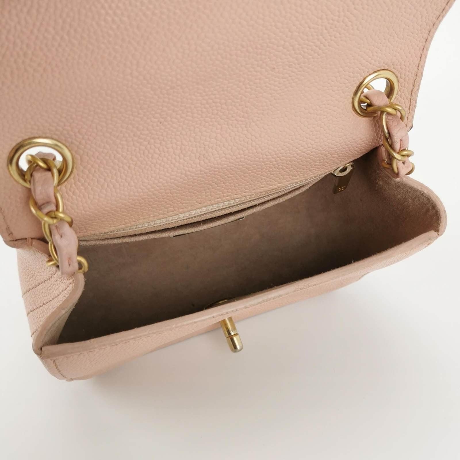Chanel Mini Square Classic Flap Pink Caviar Leather with Gold-tone Hardware In Excellent Condition For Sale In AUBERVILLIERS, FR