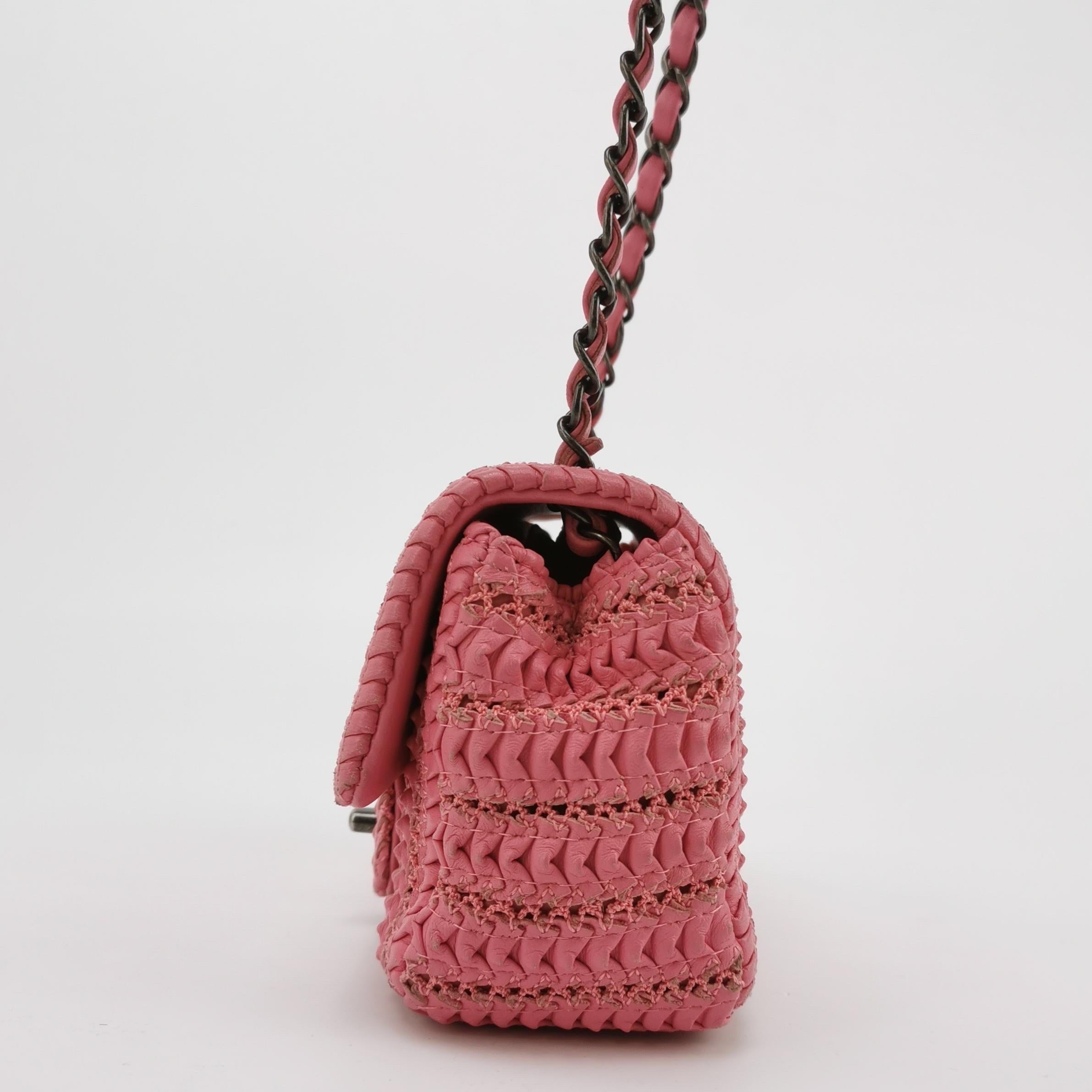 De las mujeres Chanel Mini Square Classic Flap Rosa CC París Seúl Crochet Leather en venta