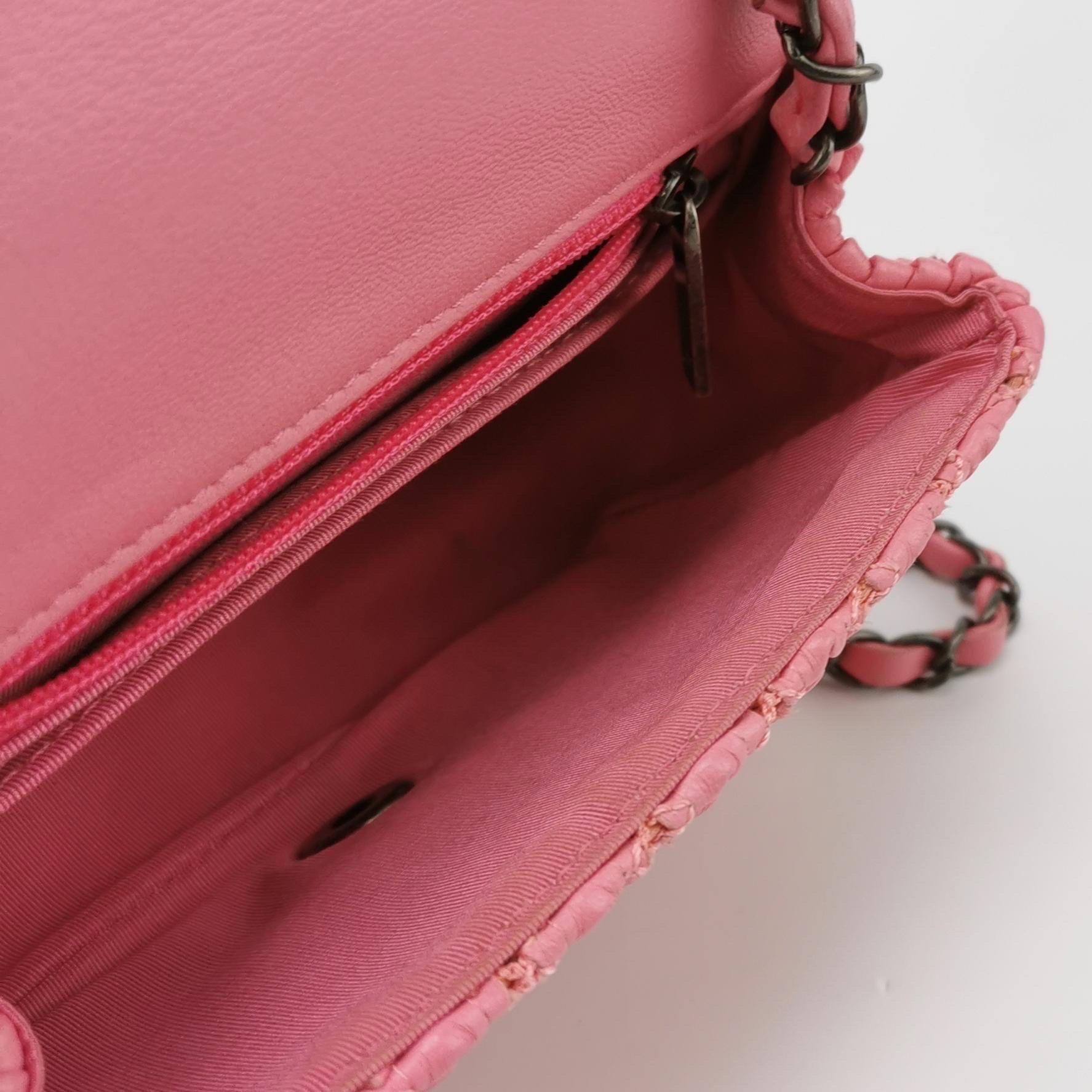 Chanel Mini Square Classic Flap Rosa CC París Seúl Crochet Leather en venta 1