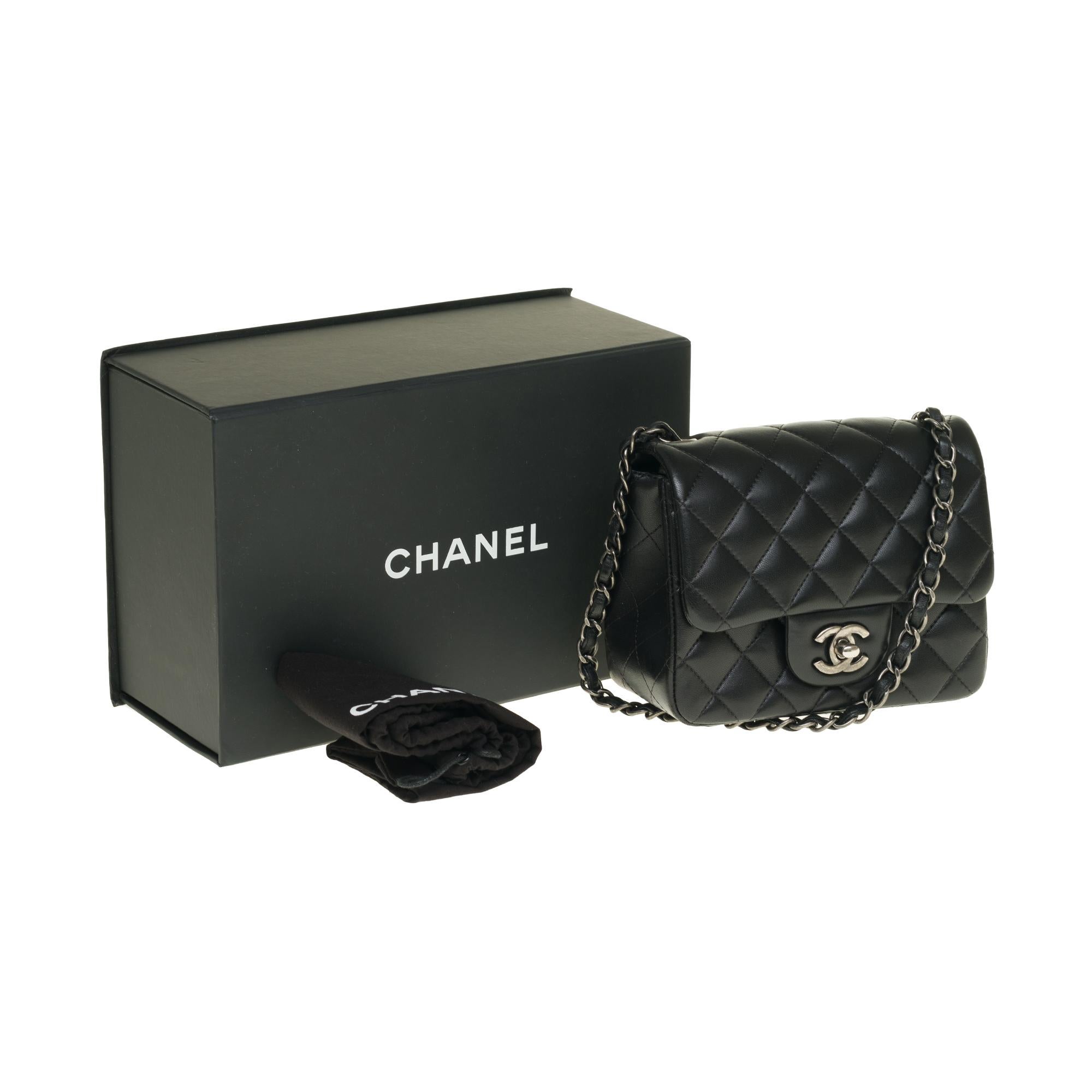 Chanel Mini square handbag in black quilted leather, Silver hardware 3