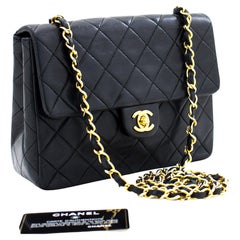 CHANEL Mini sac bandoulière carré à bandoulière en chaîne noire matelassée avec courtepointe