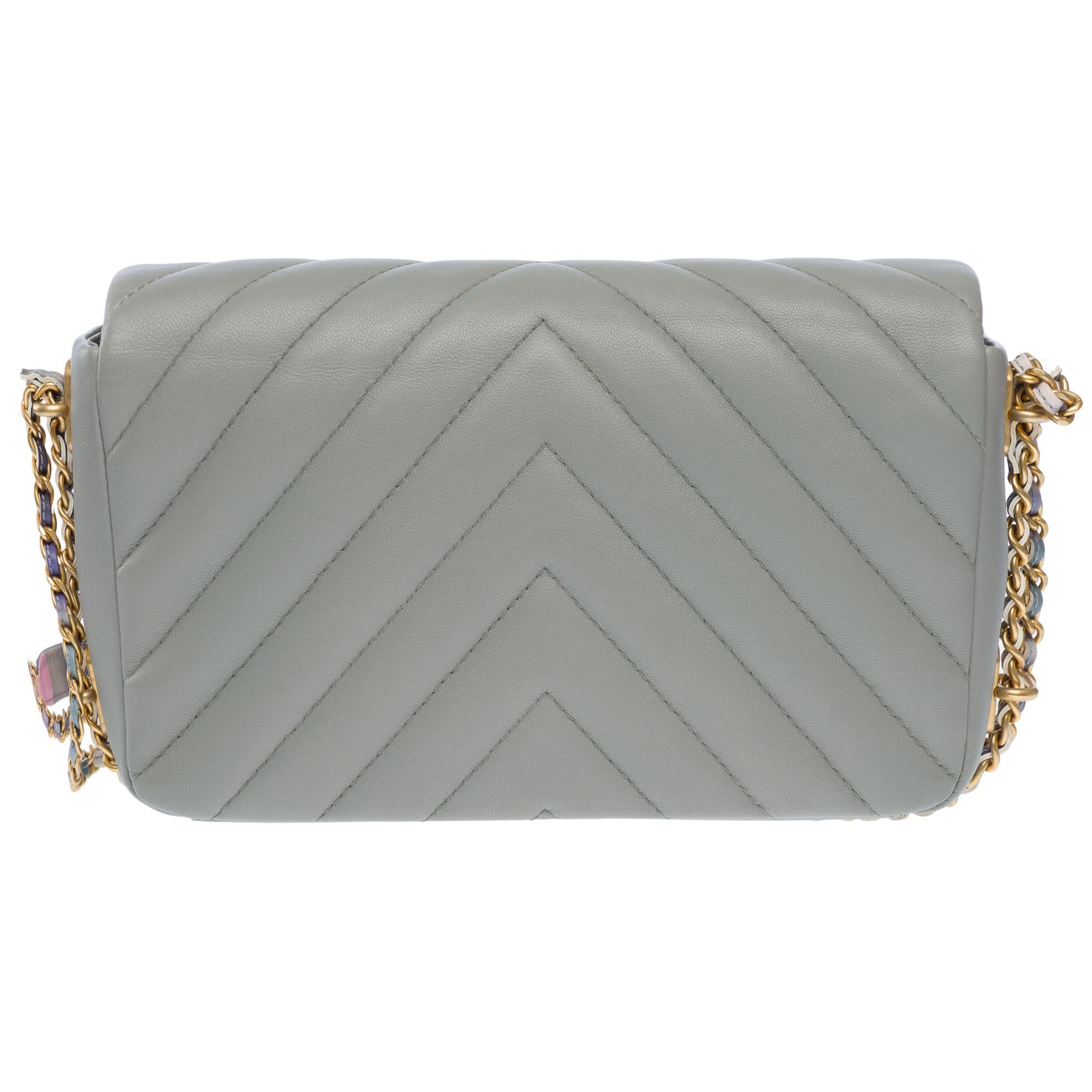 Chanel Mini Timeless flap shoulder bag in chevron grey quilted lambskin, MGHW In Excellent Condition For Sale In Paris, IDF