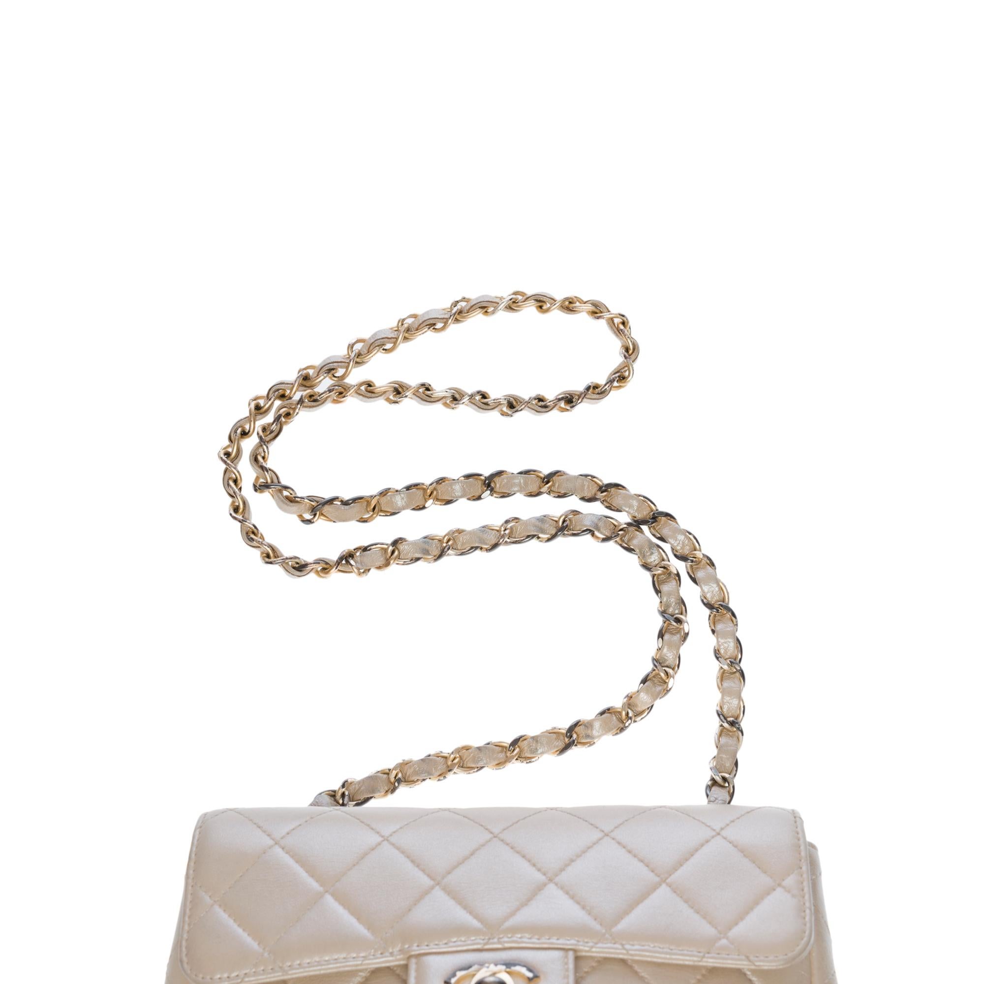 Chanel Mini Timeless flap shoulder bag in metallic mother-of-pearl leather, GHW 3