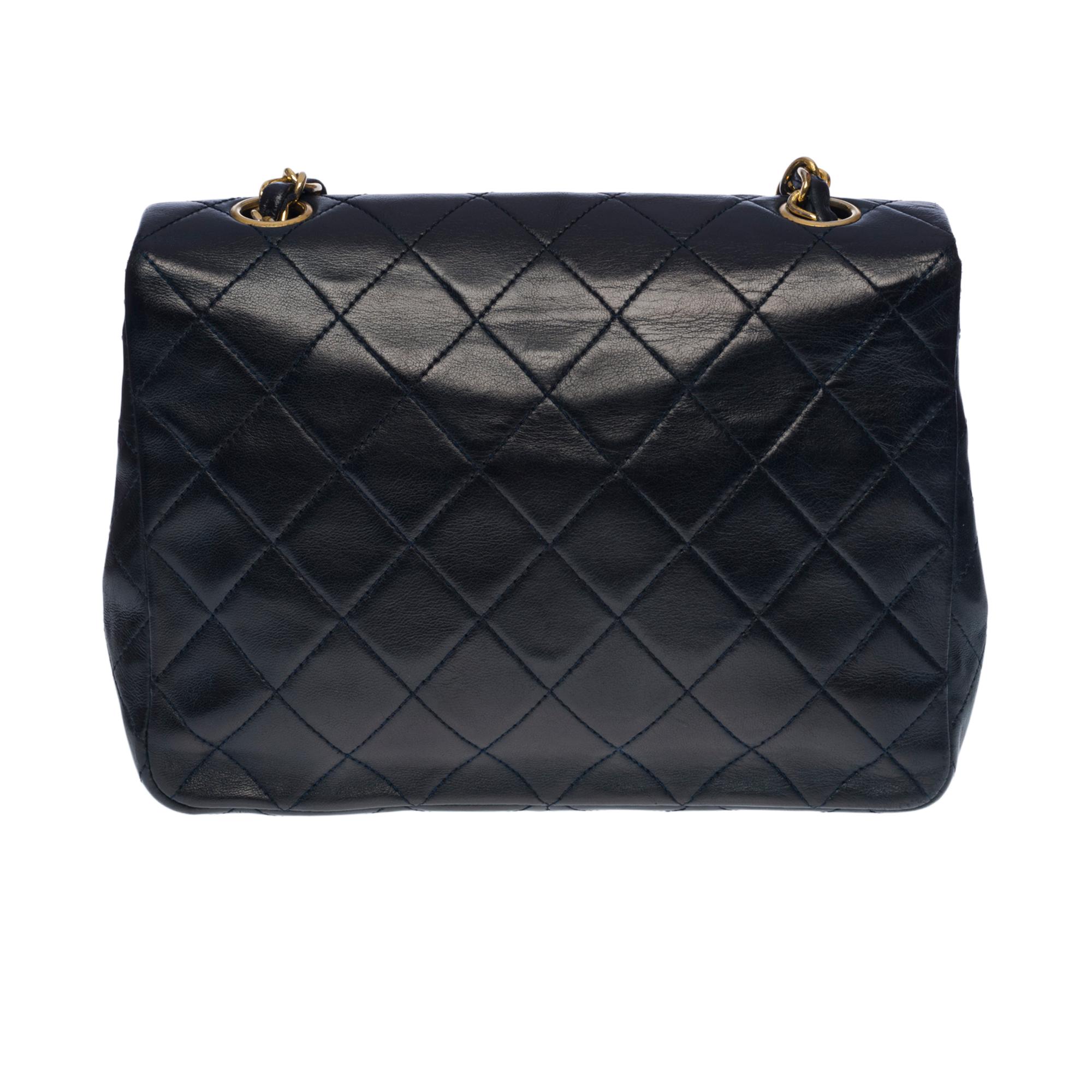 Gorgeous Chanel Mini Timeless Flap bag in navy blue quilted lambskin, gold metal hardware, gold metal chain interwoven with navy leather for a shoulder and shoulder strap

Backpack pocket
Flap closure, gold-tone CC clasp
Single Flap
Inner lining in
