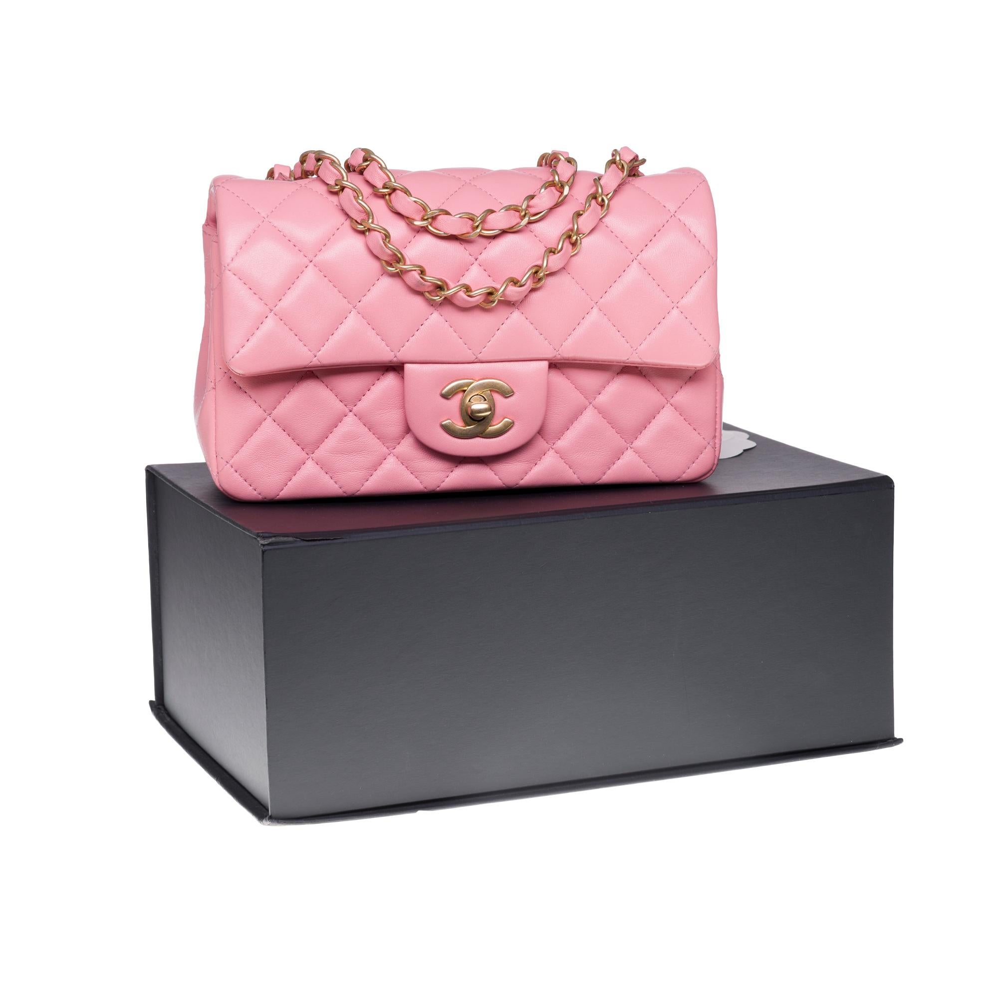 Chanel Mini Timeless Shoulder bag in Pink quilted leather and gold hardware 5