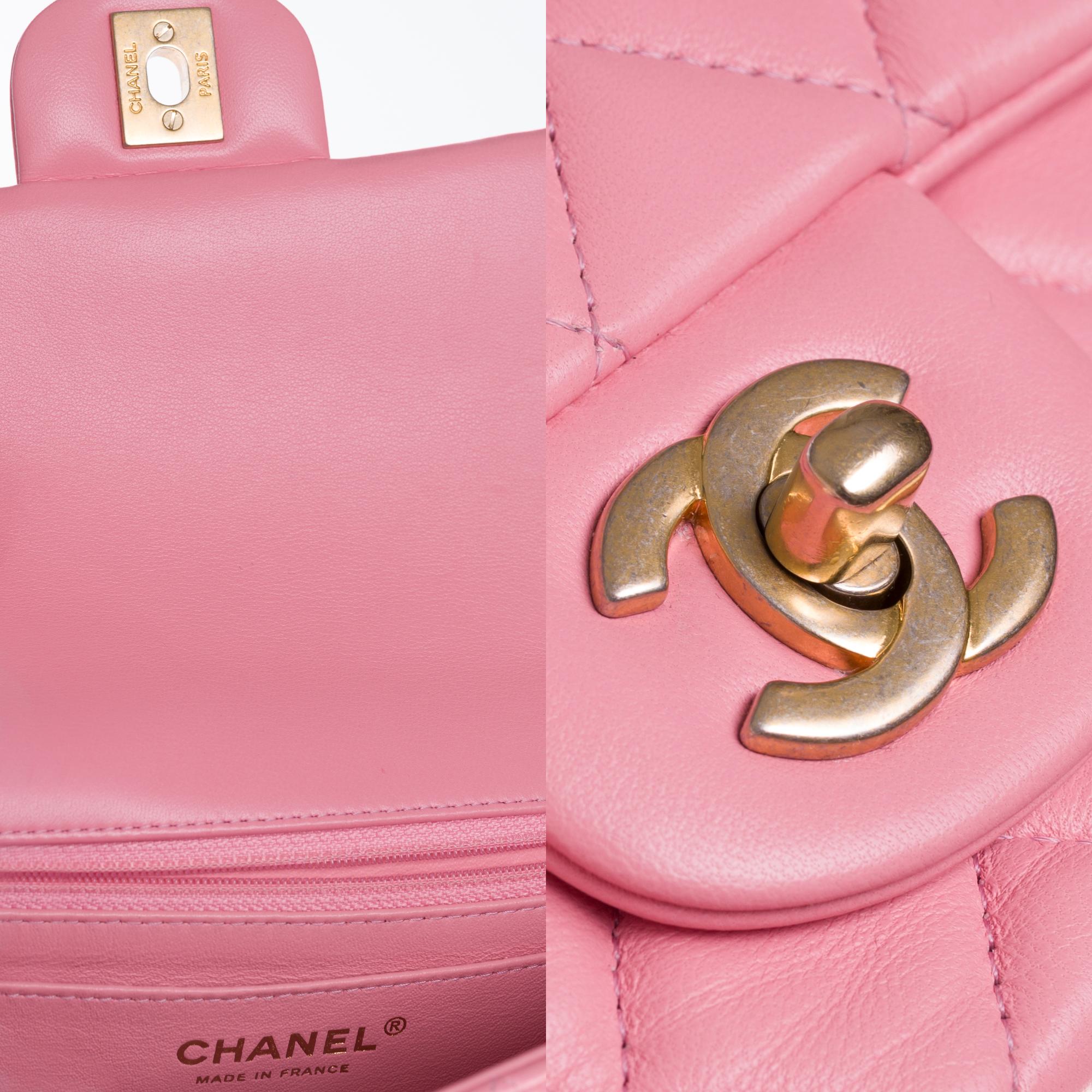 Chanel Mini Timeless Shoulder bag in Pink quilted leather and gold hardware In Excellent Condition In Paris, IDF