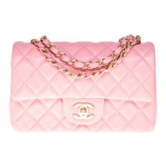 Chanel Mini Timeless Umhängetasche aus rosafarbenem:: gestepptem Leder und goldener Hardware