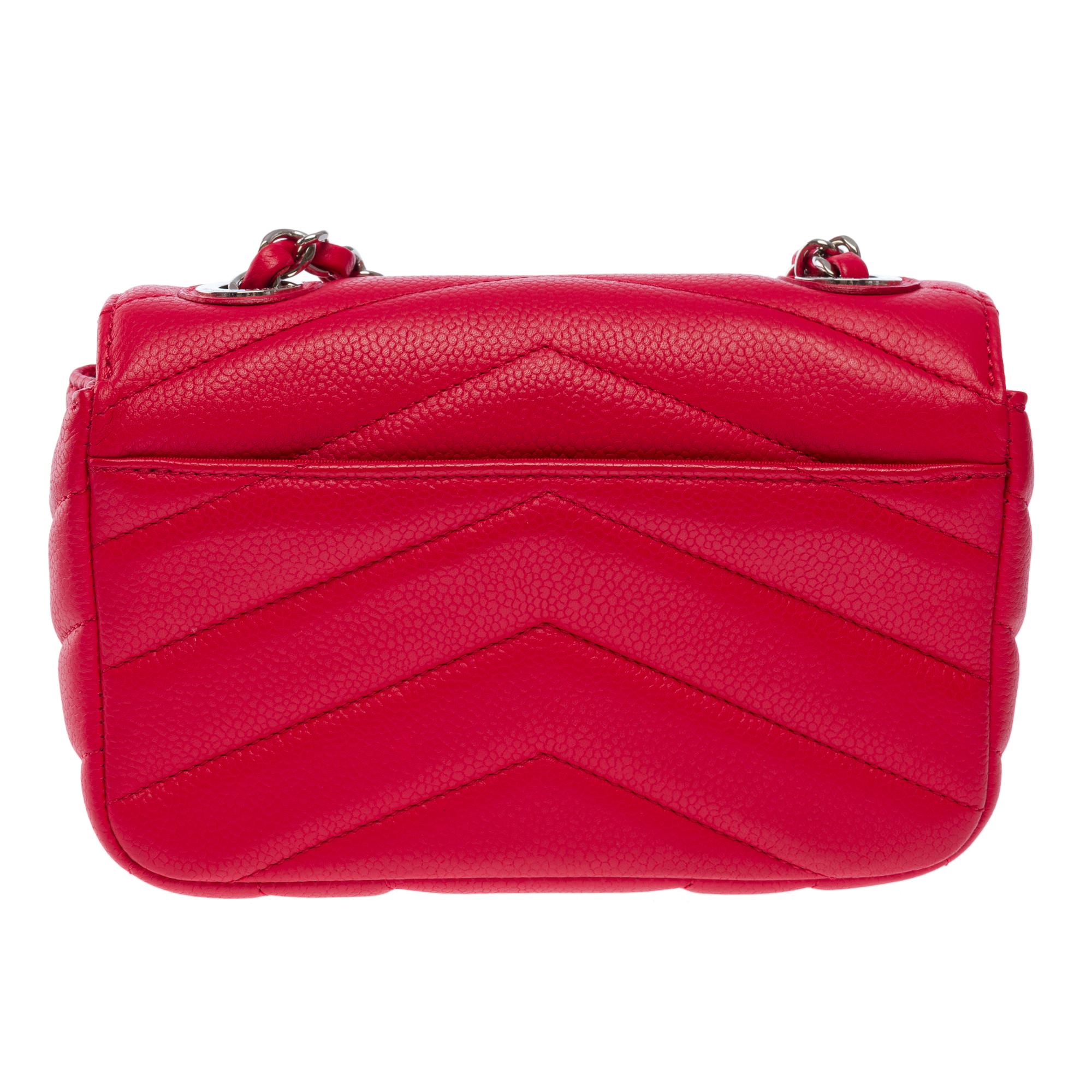 Chanel Mini Timeless shoulder bag in red herringbone quilted caviar leather, SHW In Excellent Condition For Sale In Paris, IDF