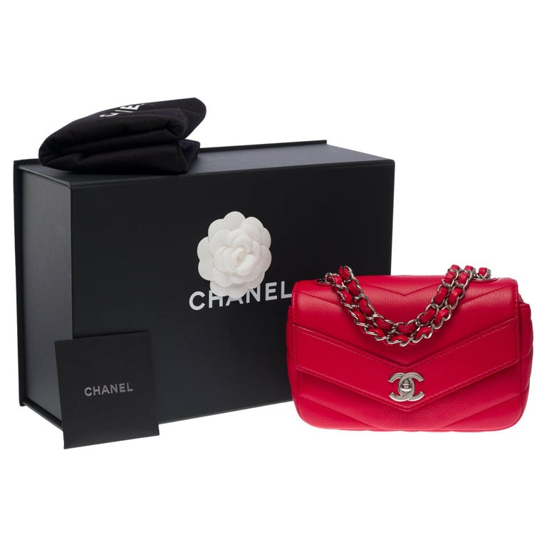Chanel Mini Timeless shoulder bag in red herringbone quilted caviar  leather, SHW For Sale at 1stDibs