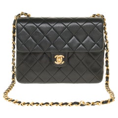 Chanel Mini Timeless square Handtasche aus schwarzem gestepptem Lammfell,  goldene Hardware