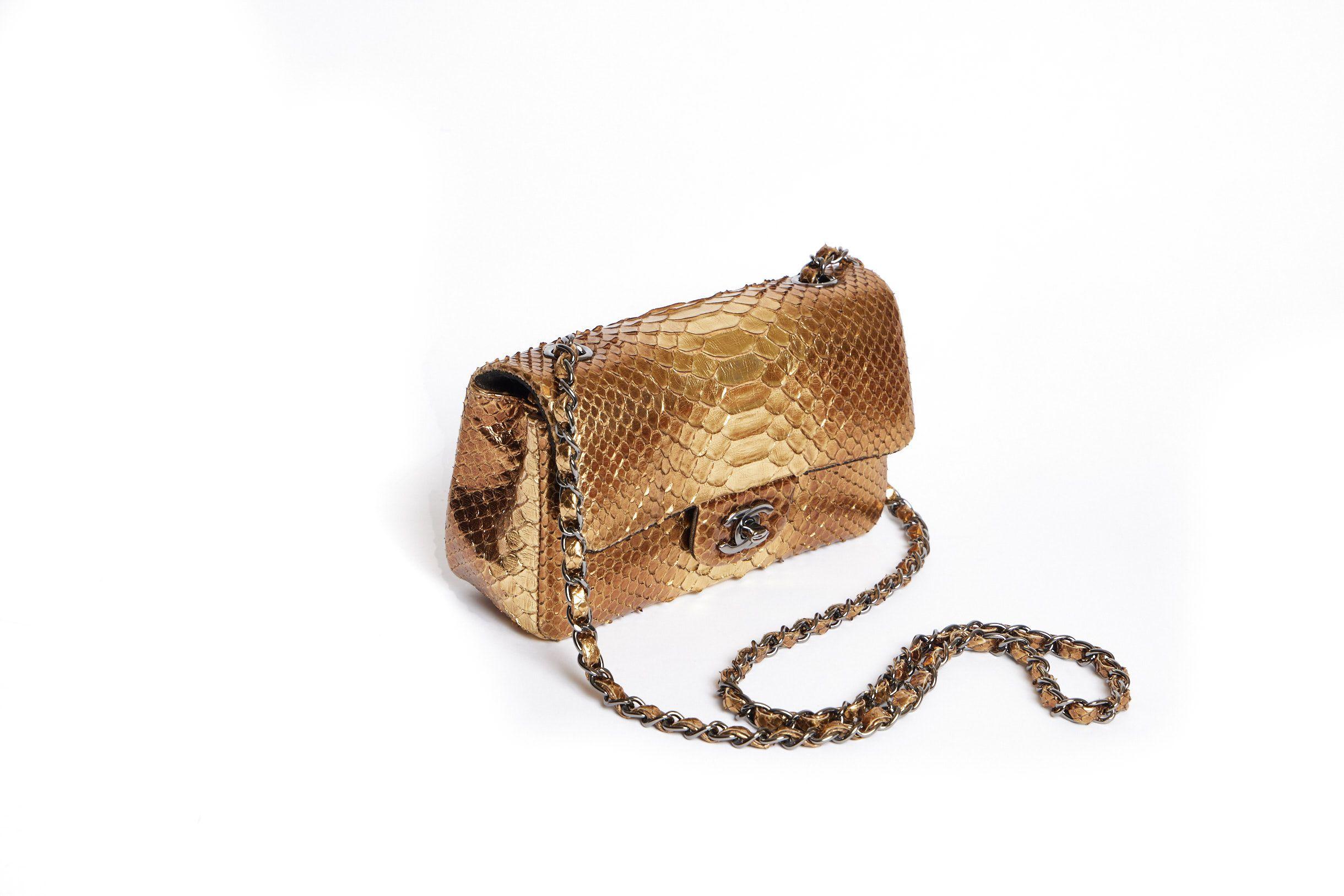 Chanel rare an collectible gold ombre Python single flap classic bag. Mint condition , scales are perfect. Ruthenium hardware and suede interior .
Outside pocket, interior zipped pocket, 2 compartments.
Comes with hologram , ID card, dust cover and