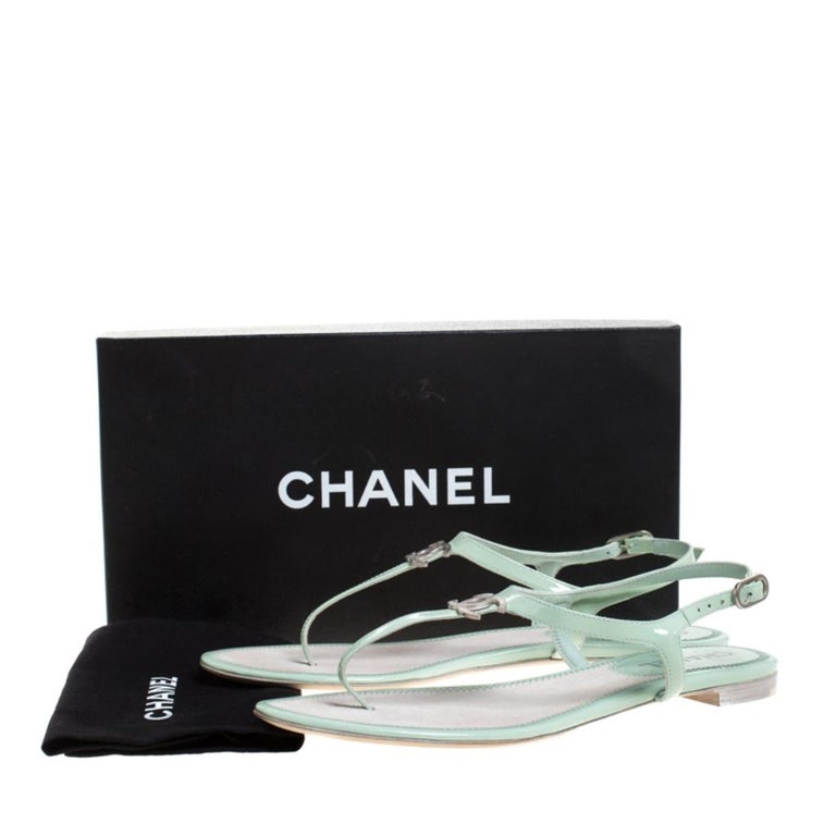 Chanel Mint Green Patent Leather CC Thong Flat Sandals Size 39.5