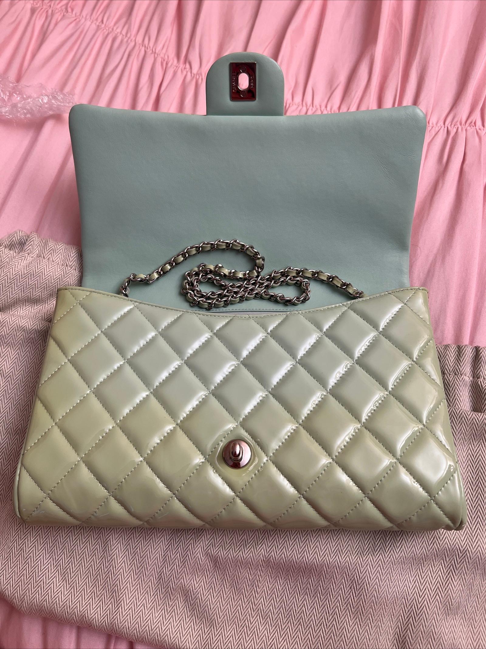 Chanel Mint color patent leather shoulder bag.
PHW. Bag has some discoloration which is not noticeable in real life, but I tried to capture on the pictures.
Bag comes only with certificate of authenticity, serial number peeled off.