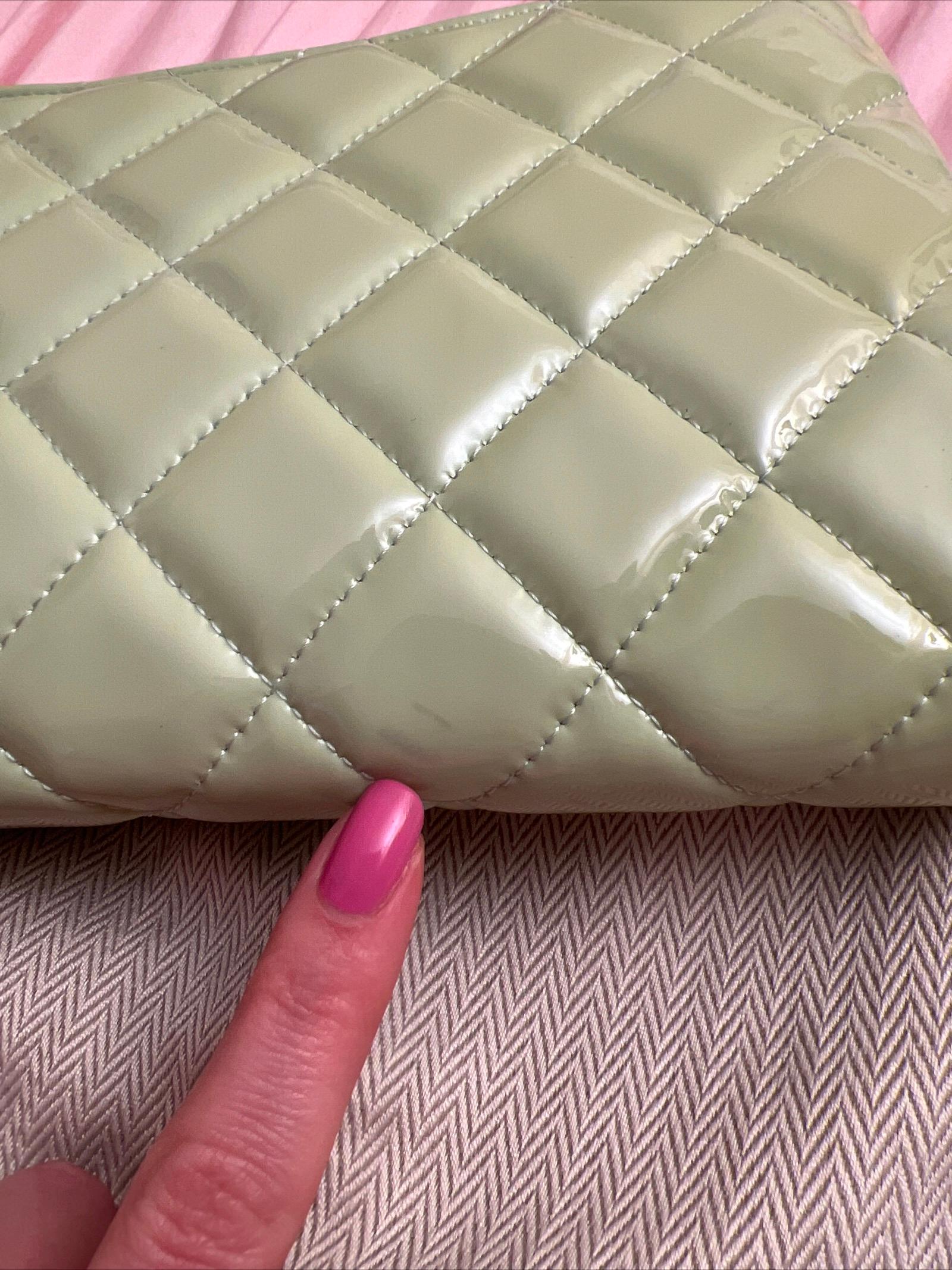 Women's or Men's Chanel Mint Patent shoulder bag For Sale