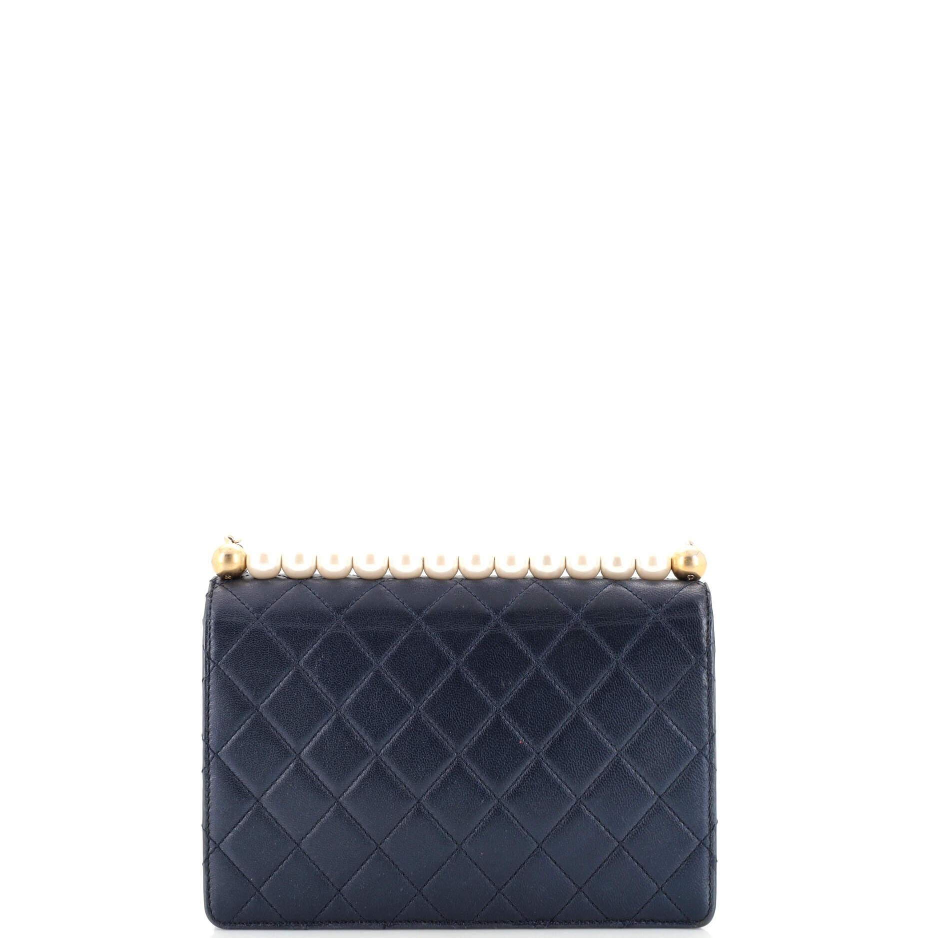 Women's or Men's Chanel Model: Condition: Very good. CChic Pearls Flap Bag Quilted Lambskin Small For Sale