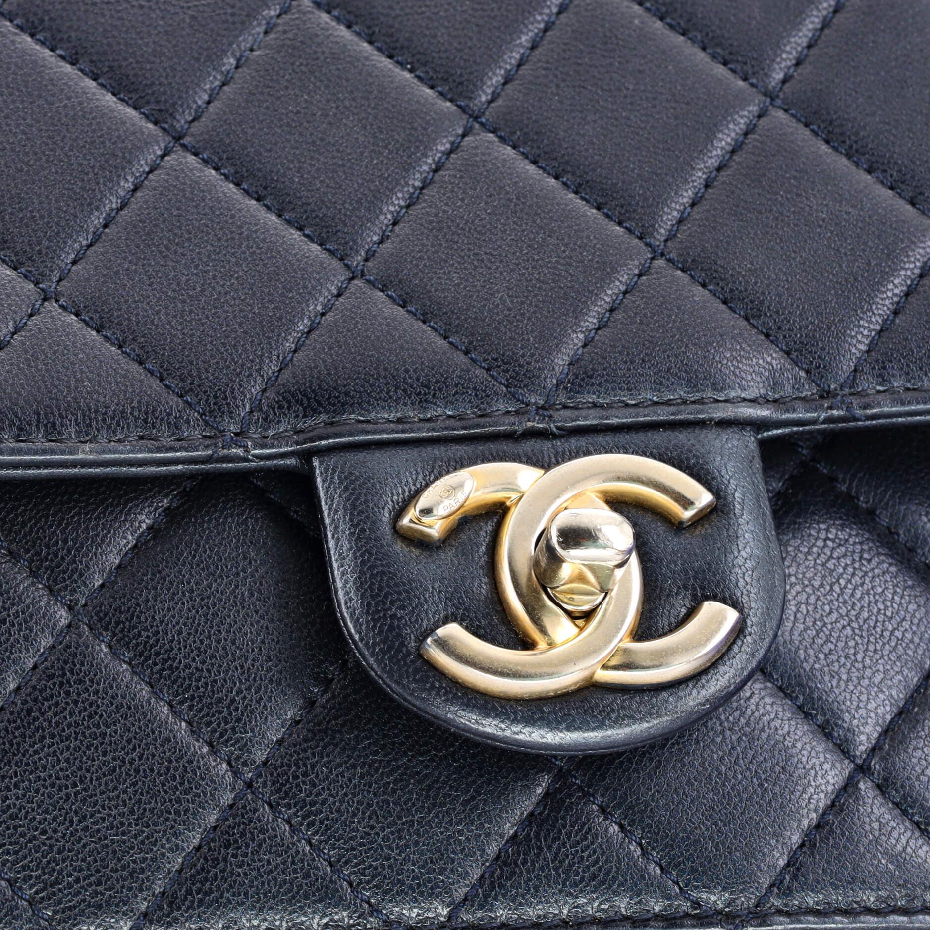 Chanel Model: Condition: Very good. CChic Pearls Flap Bag Quilted Lambskin Small For Sale 4