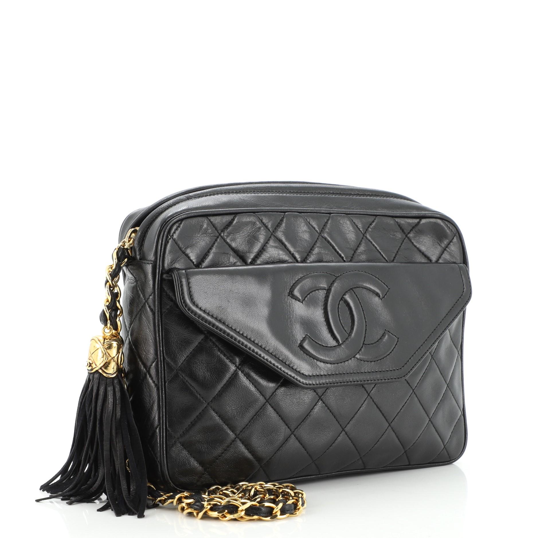 Chanel Modell: Vintage Front Pocket Kameratasche aus gestepptem Lammfell Medium (Schwarz)