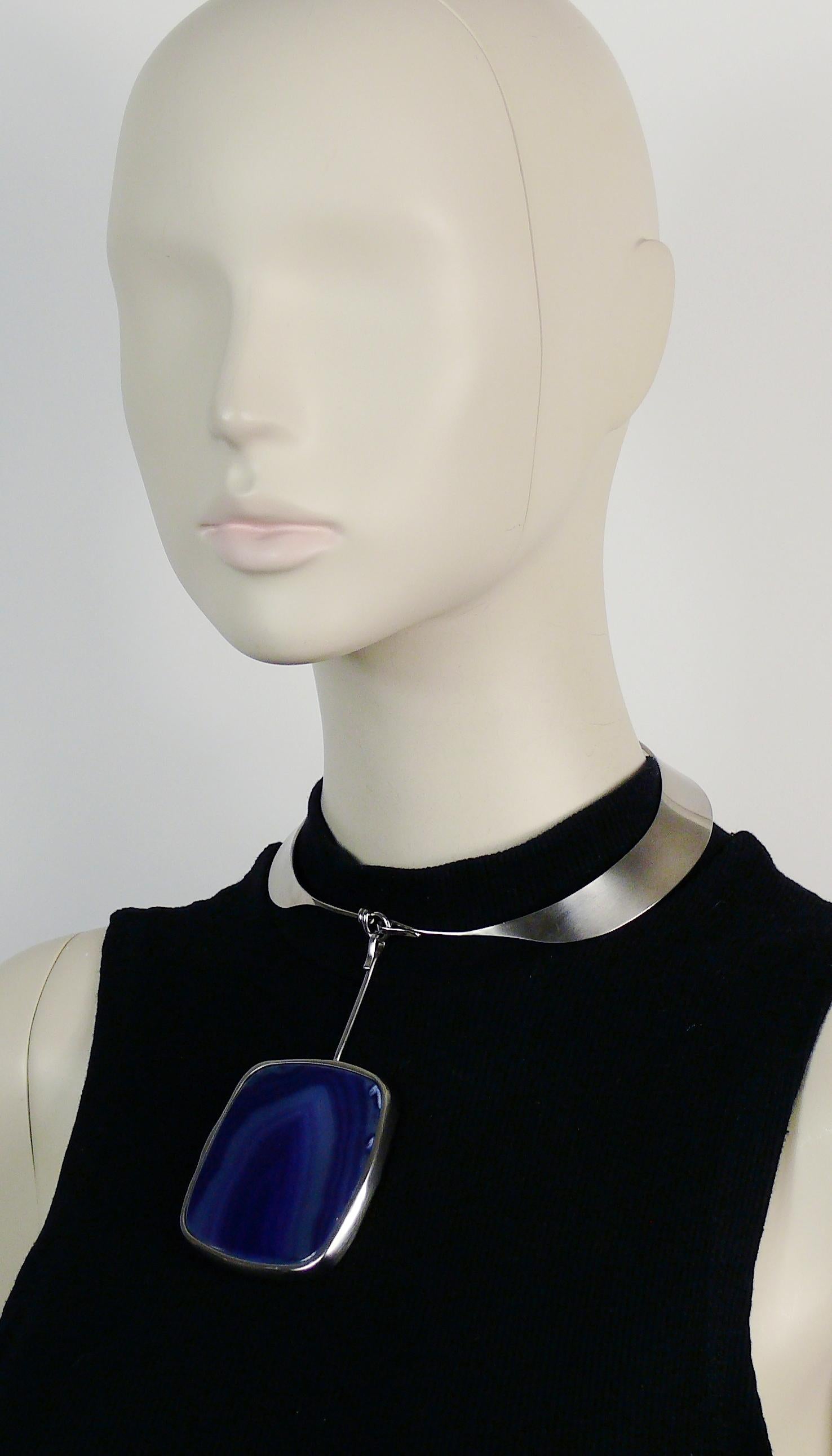 Women's Chanel Modernist Choker Necklace with Agate Pendant For Sale