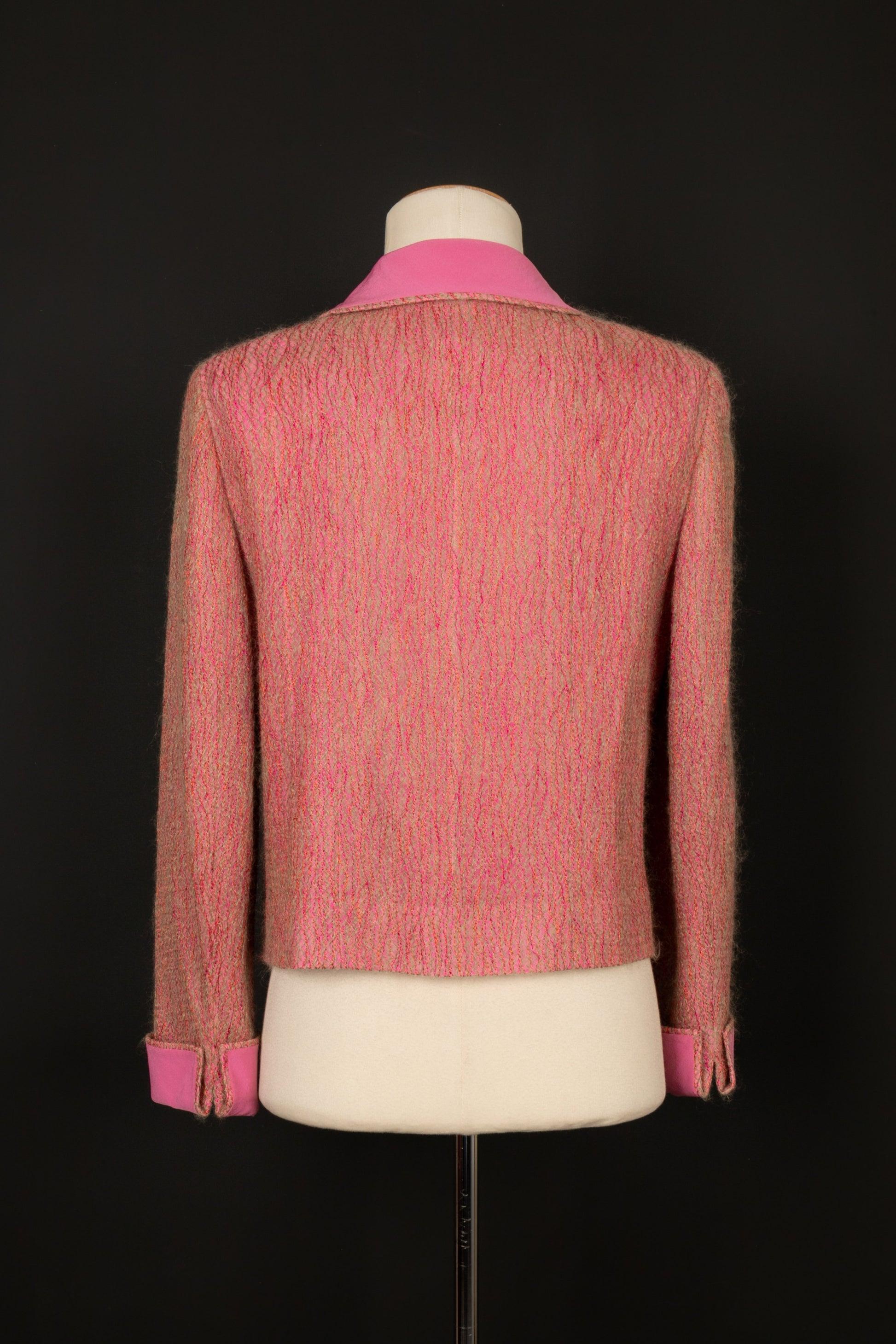 Chanel Mohair and Silk Pink Jacket With Silk Lining In Excellent Condition For Sale In SAINT-OUEN-SUR-SEINE, FR