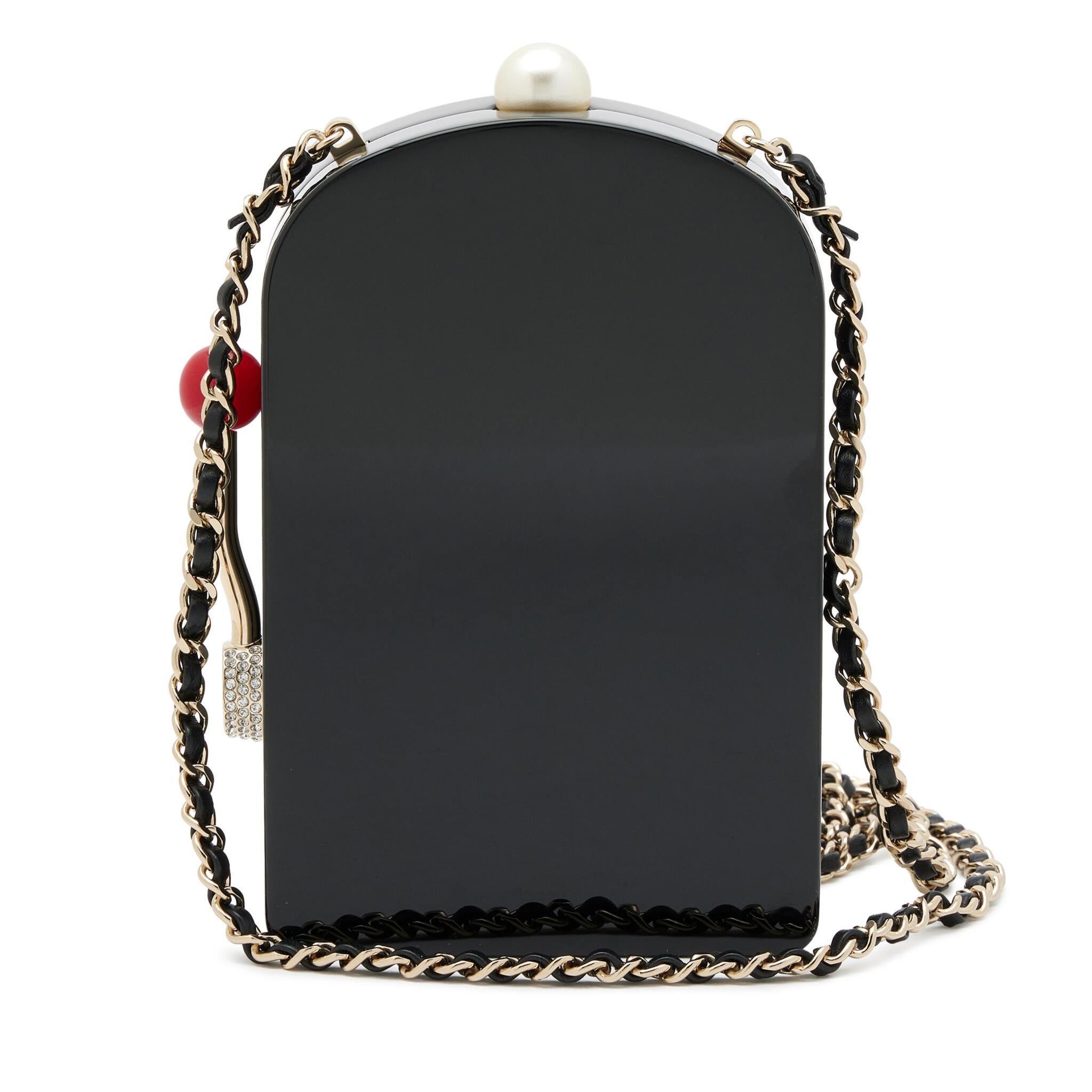 CHANEL MONACO CASINO SLOT MACHINE MINAUDIÈRE BAG GOLD

This Chanel minaudière, introduced in the Cruise 2023 collection, is a striking novelty piece designed to resemble a slot machine. Crafted from glossy black resin, it is adorned with multicolor