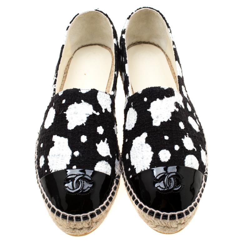 Keep it casual and chic with these espadrilles. Crafted from tweed fabric and detailed with CC patent leather cap toes, these magnificent flats from Chanel are designed to complement your entire outfit. Feel fashionable in this pair of monochrome