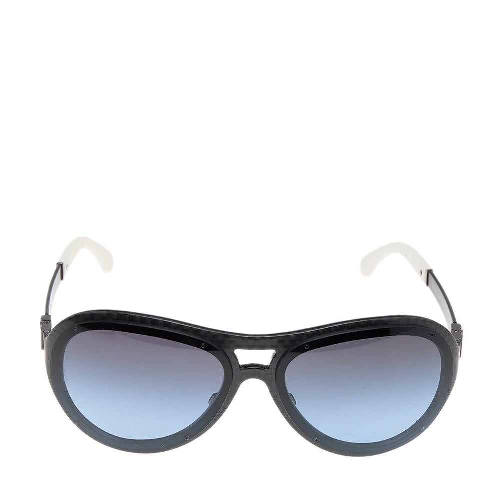 Chanel Monochrome Carbon Fiber/Blue Gradient 4197 Aviator Sunglasses In Good Condition In Dubai, Al Qouz 2