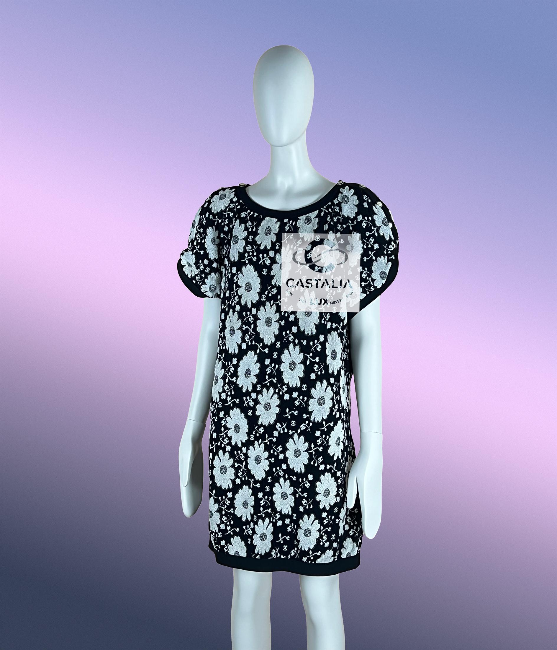 Chanel Monochrome CC Logo Camellia Dress 34 FR For Sale 5