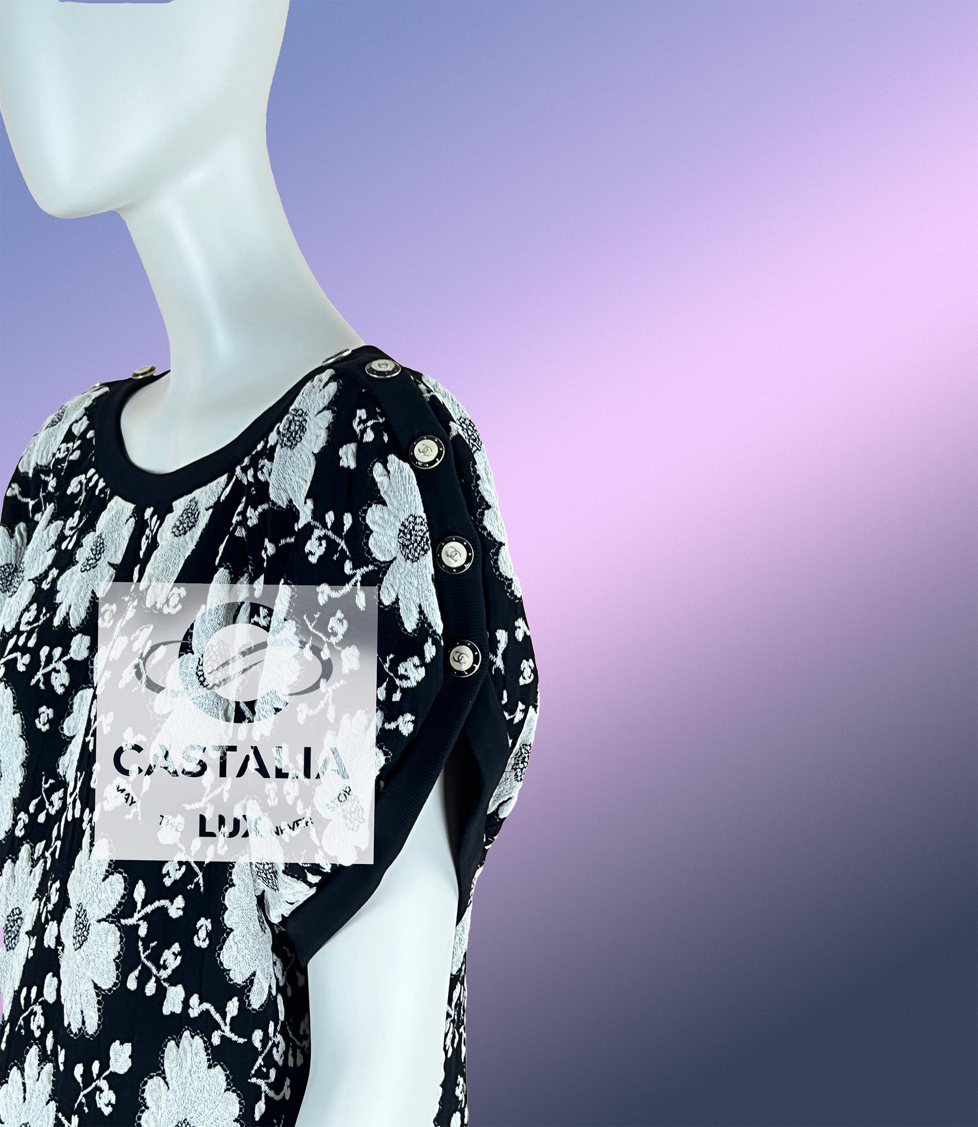 Chanel Monochrome CC Logo Camellia Dress 34 FR For Sale 10